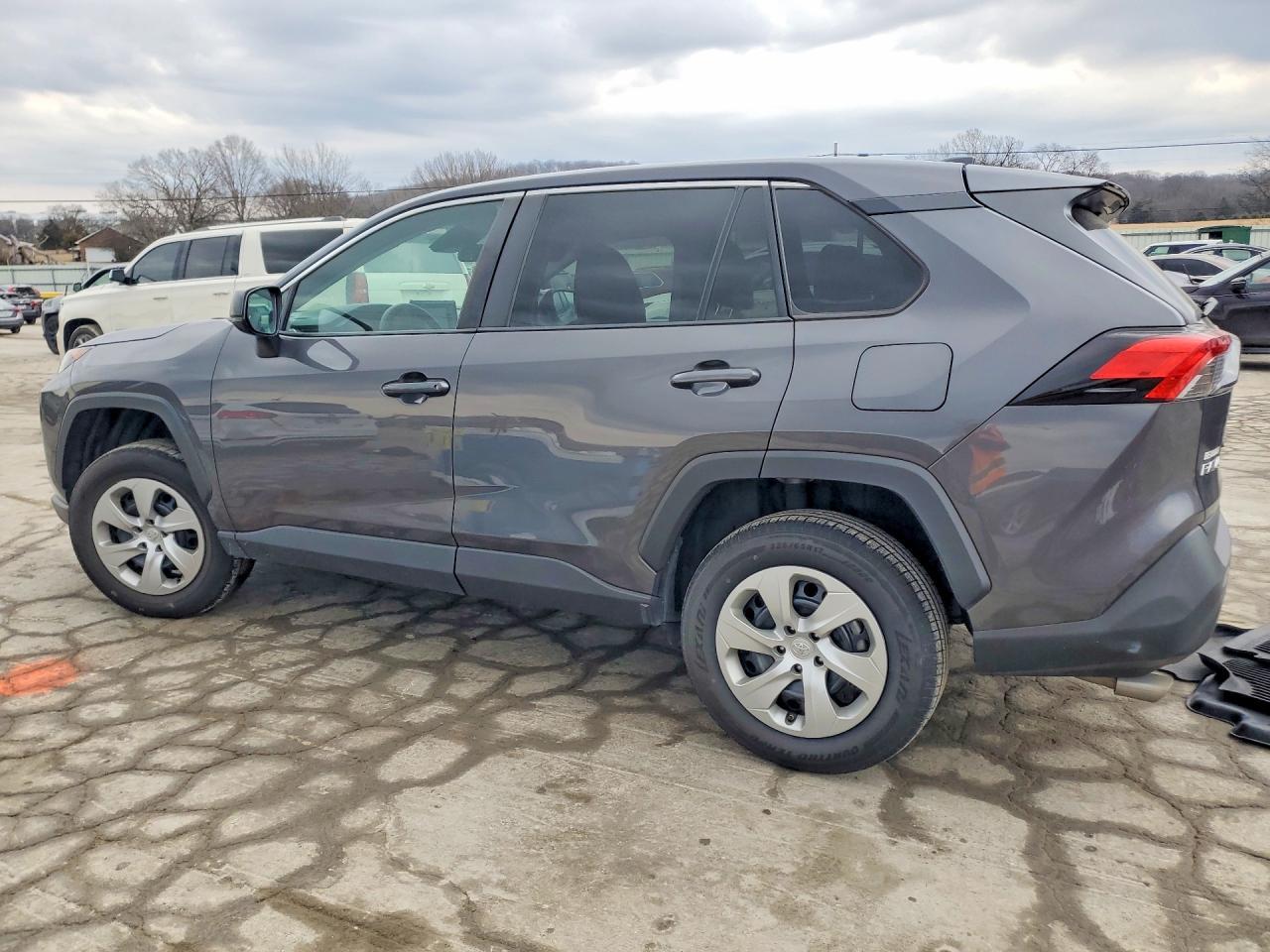 2022 Toyt Rav4 Le - Image 2