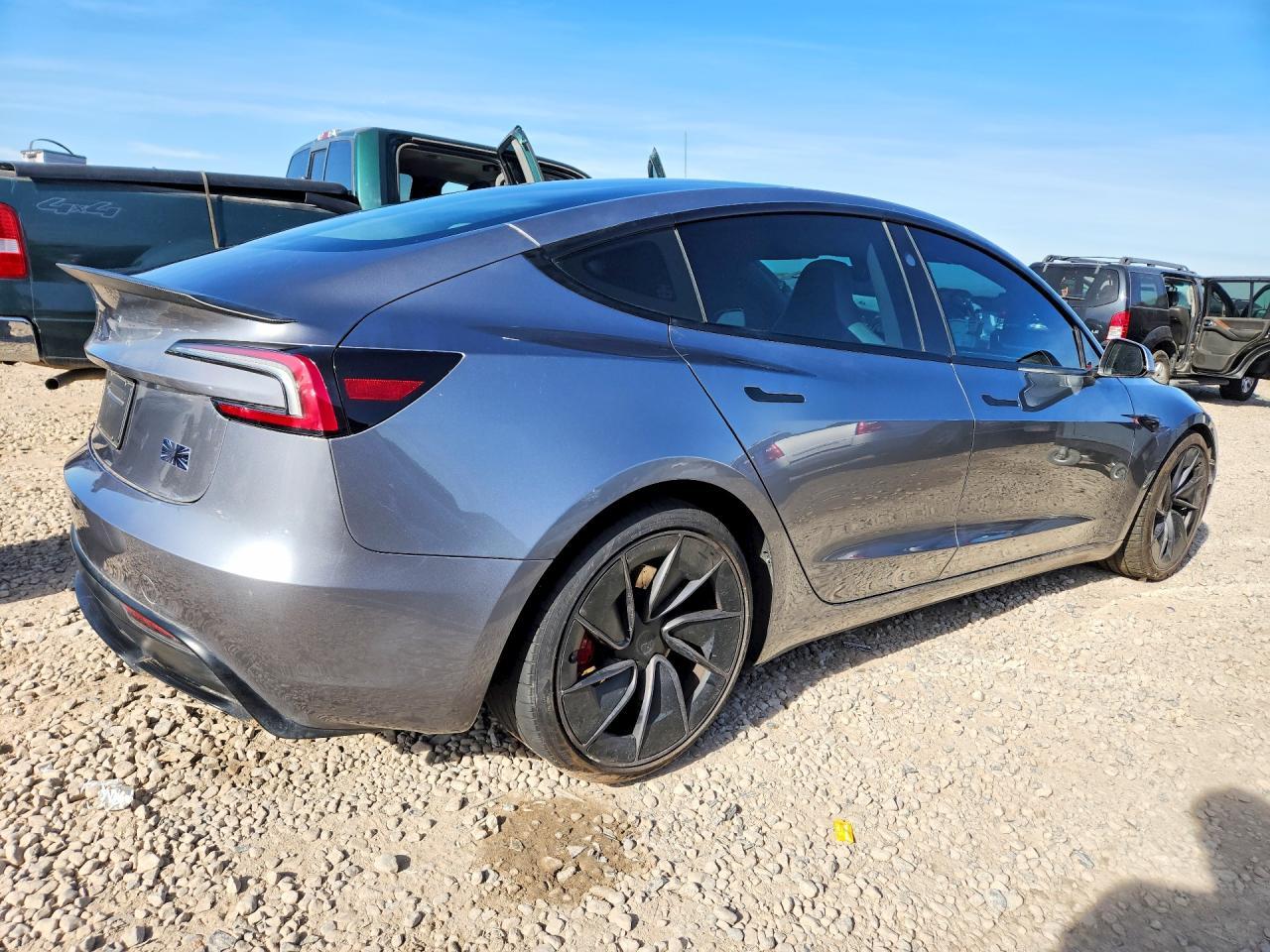 2024 Tesla Model 3 - Фото 3