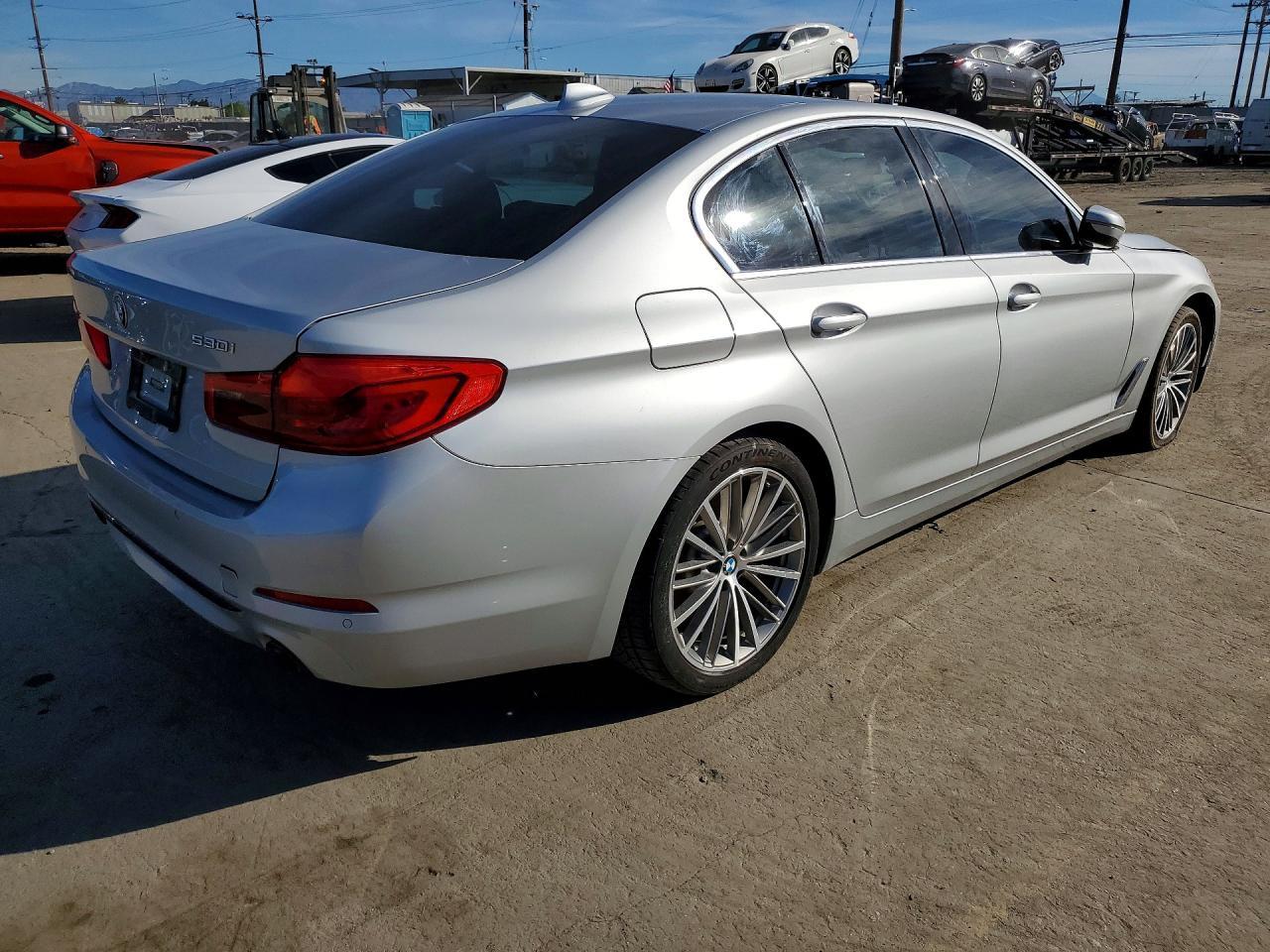 2019 BMW 530 I - Фото 3