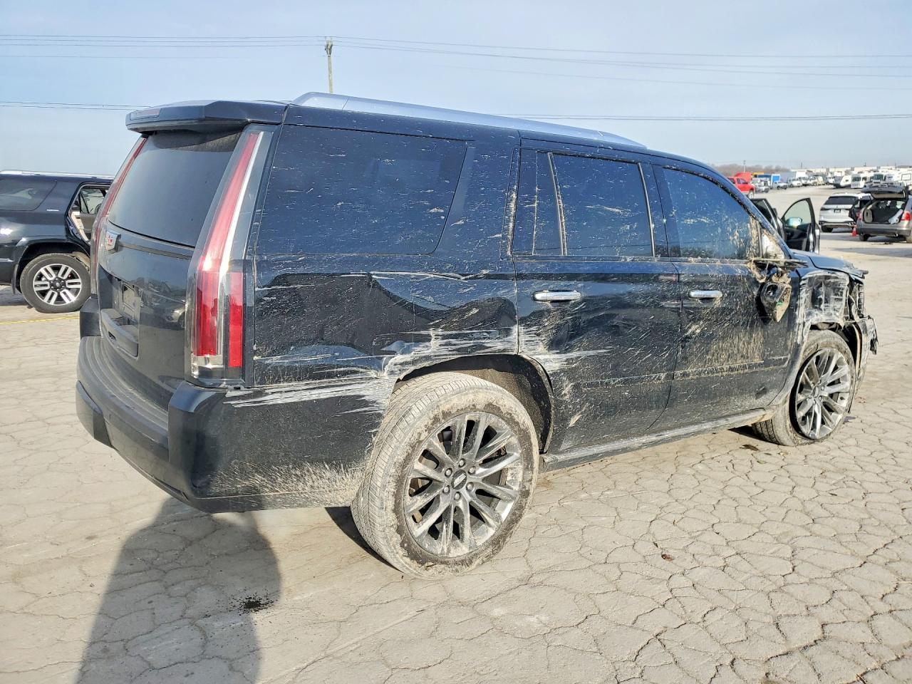 2019 Cadillac Escalade Platinum - Image 3