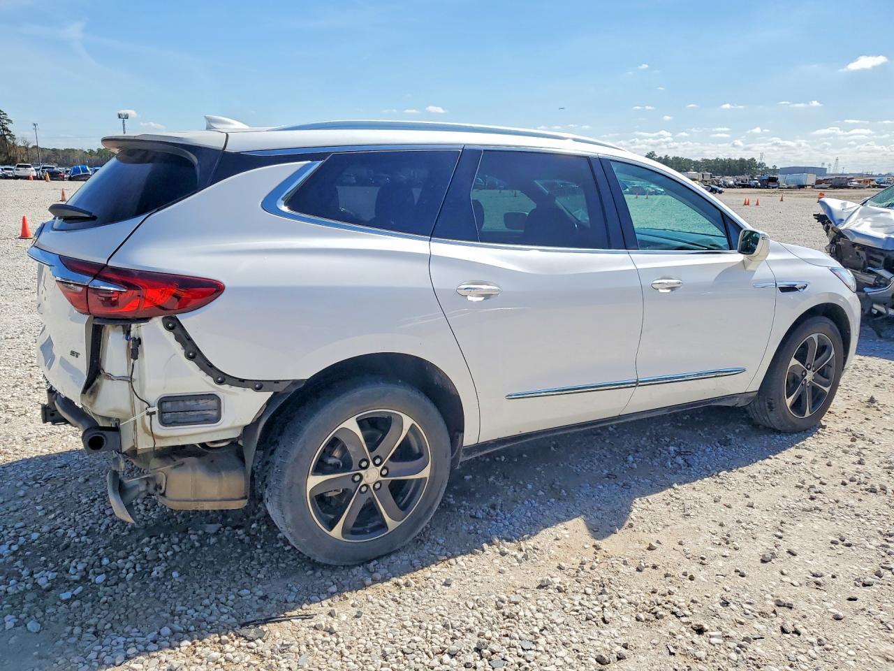 2020 Buick Enclave Essence - Image 3
