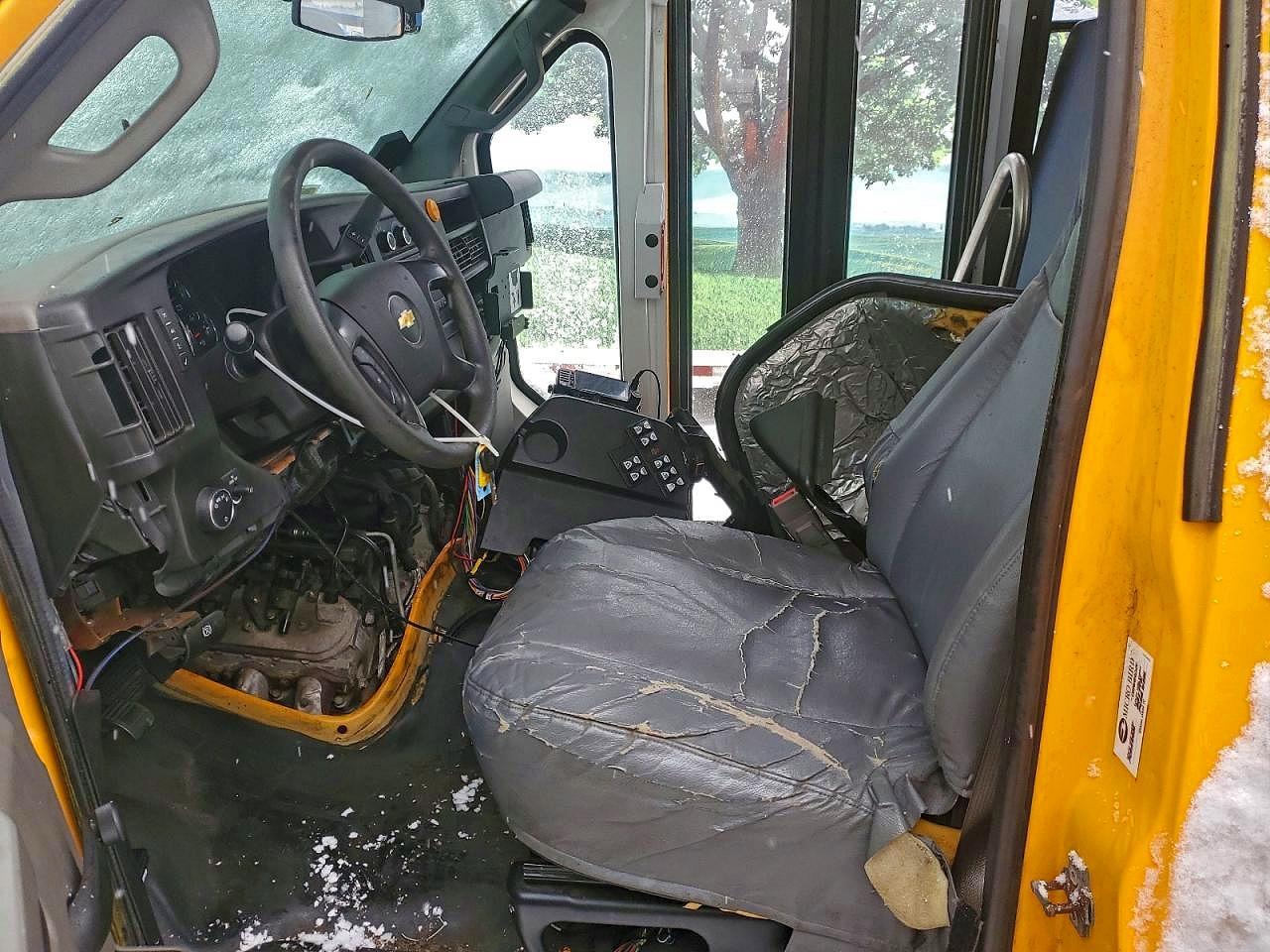 2016 Chevrolet Express G3 - Bus - Image 5