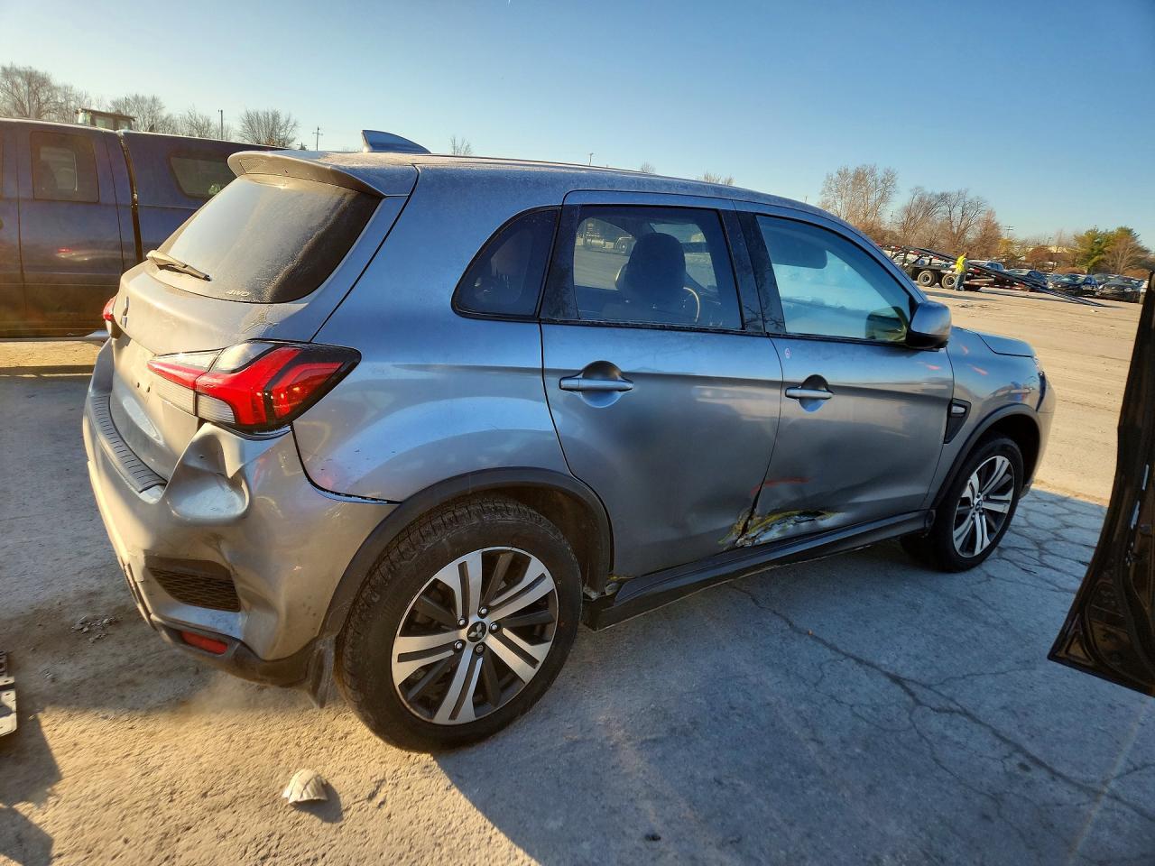 2023 Mitsubishi Outlander Sport S/Se - Фото 3