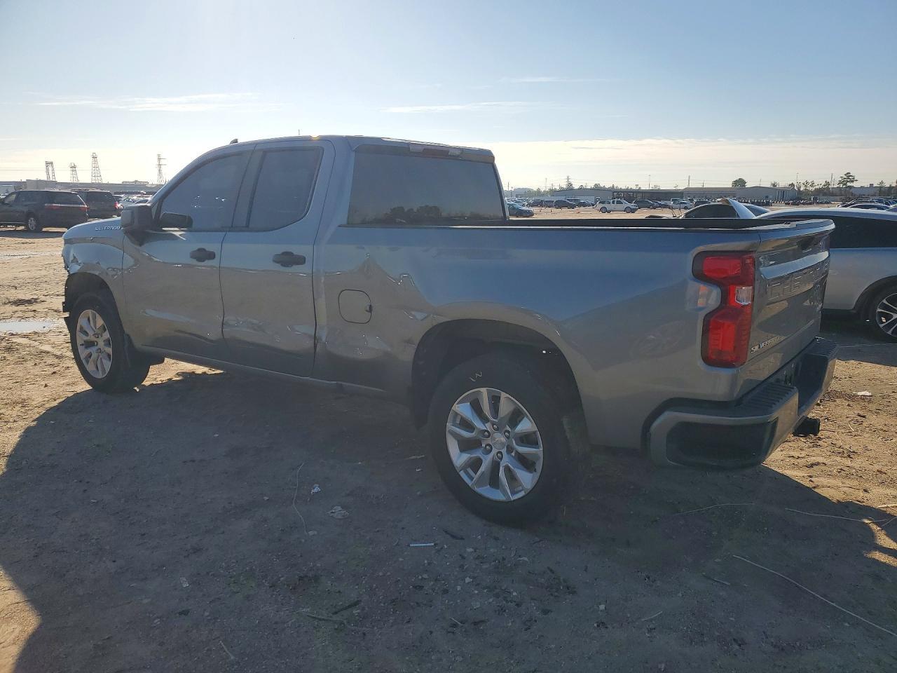 2023 Chevrolet Silverado C1500 Custom - Фото 2
