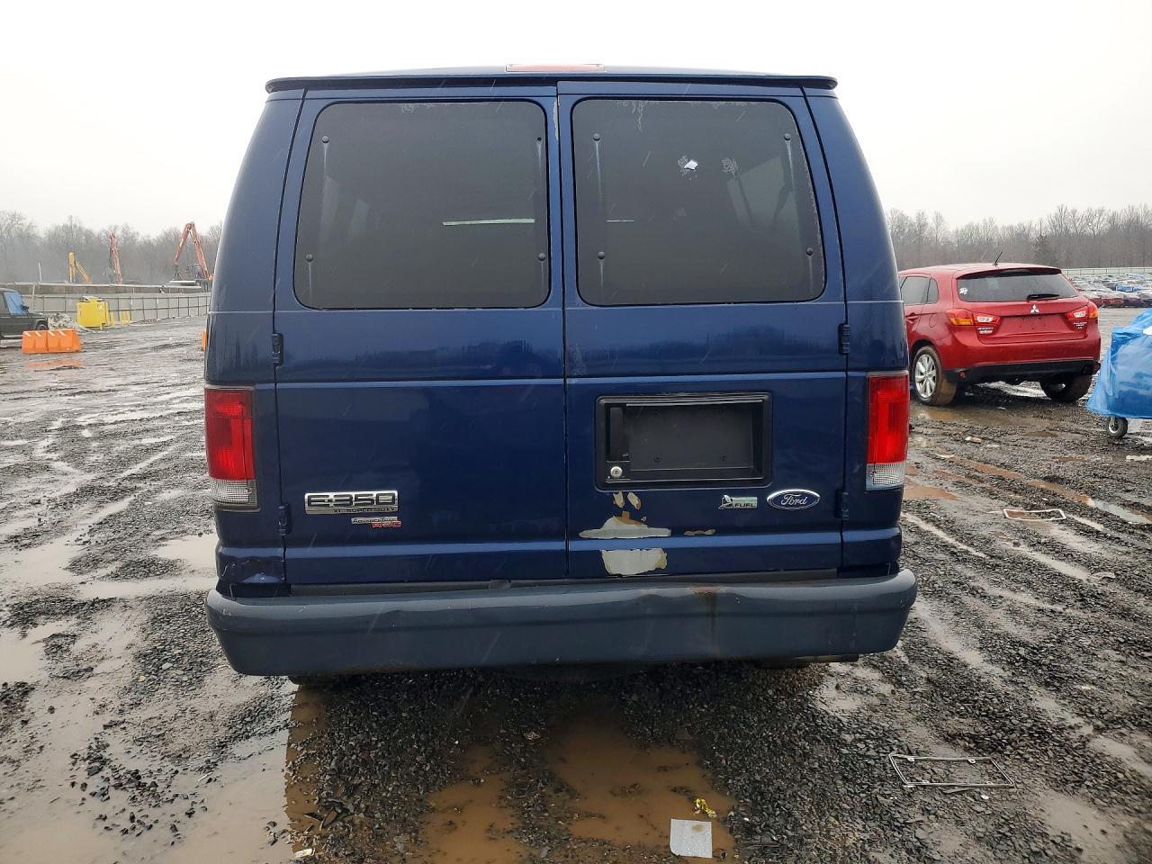 2011 Ford Econoline E350 Super Duty Wagon - Фото 6