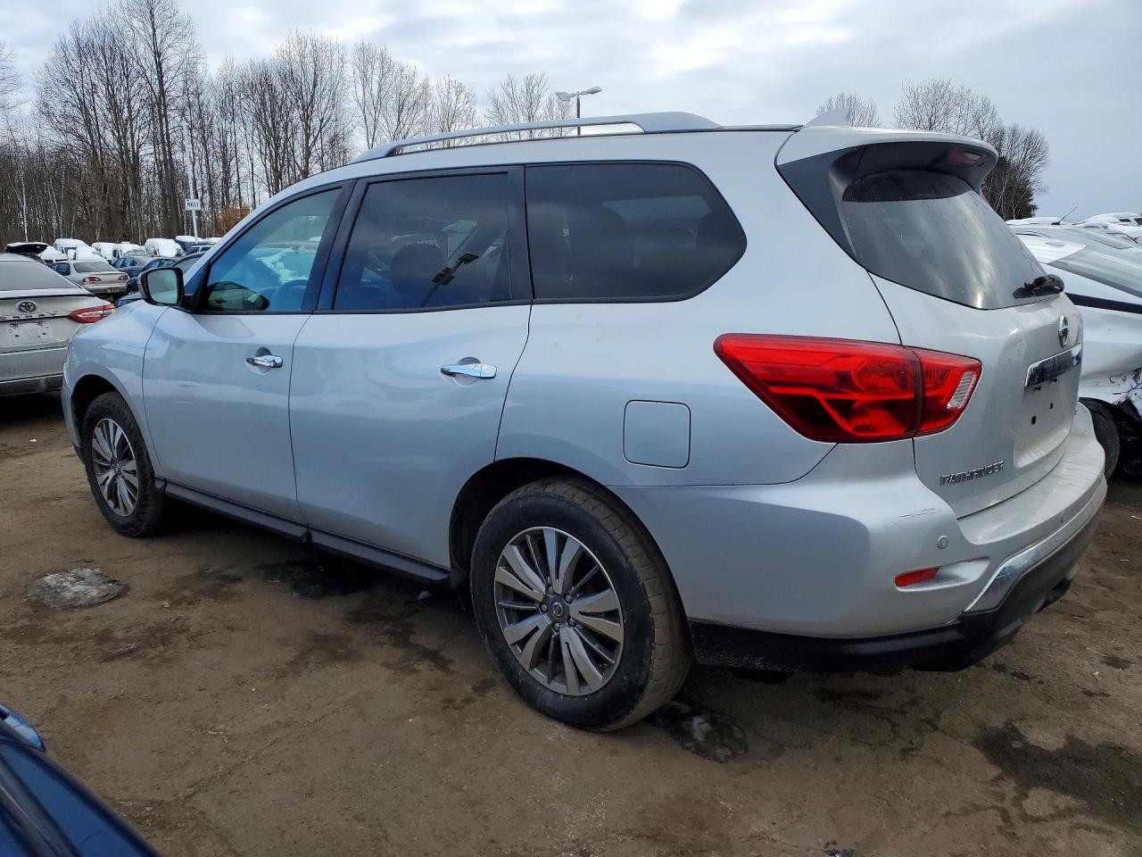 2019 Nissan Pathfinder S - Image 2