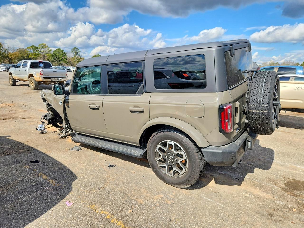 2025 Ford Bronco Outer Banks - Фото 2
