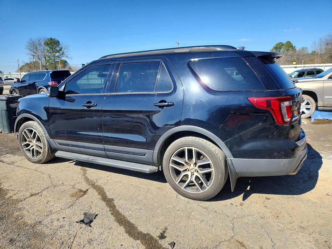 2017 Ford Explorer Sport - Image 2