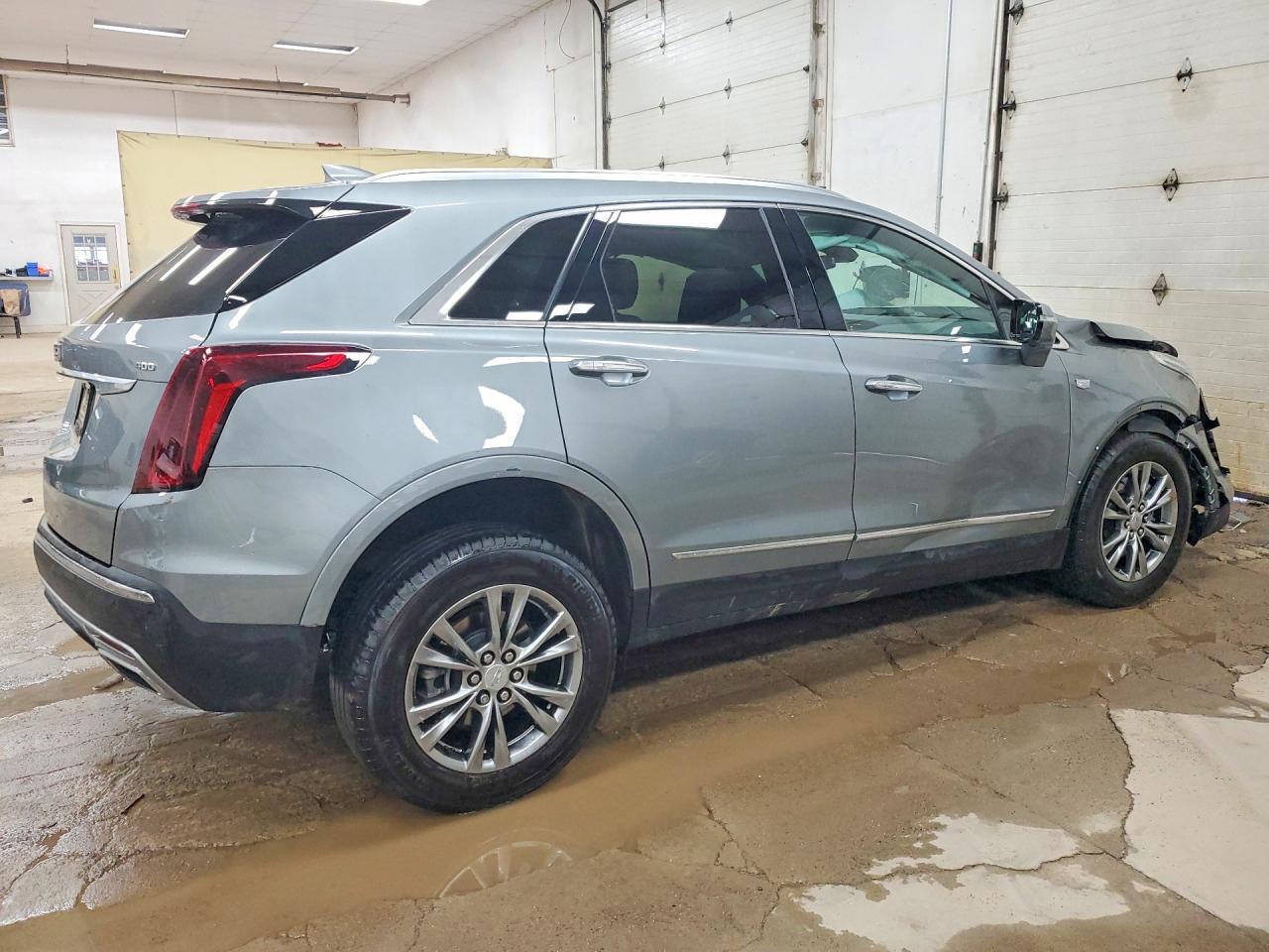 2023 Cadillac Xt5 Premium Luxury - Image 3
