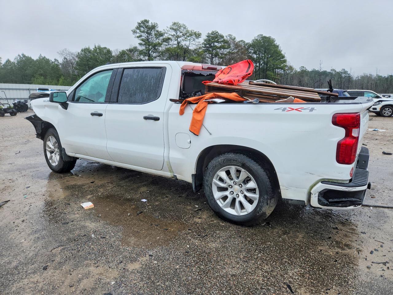 2024 Chevrolet Silverado K1500 Custom - Image 2
