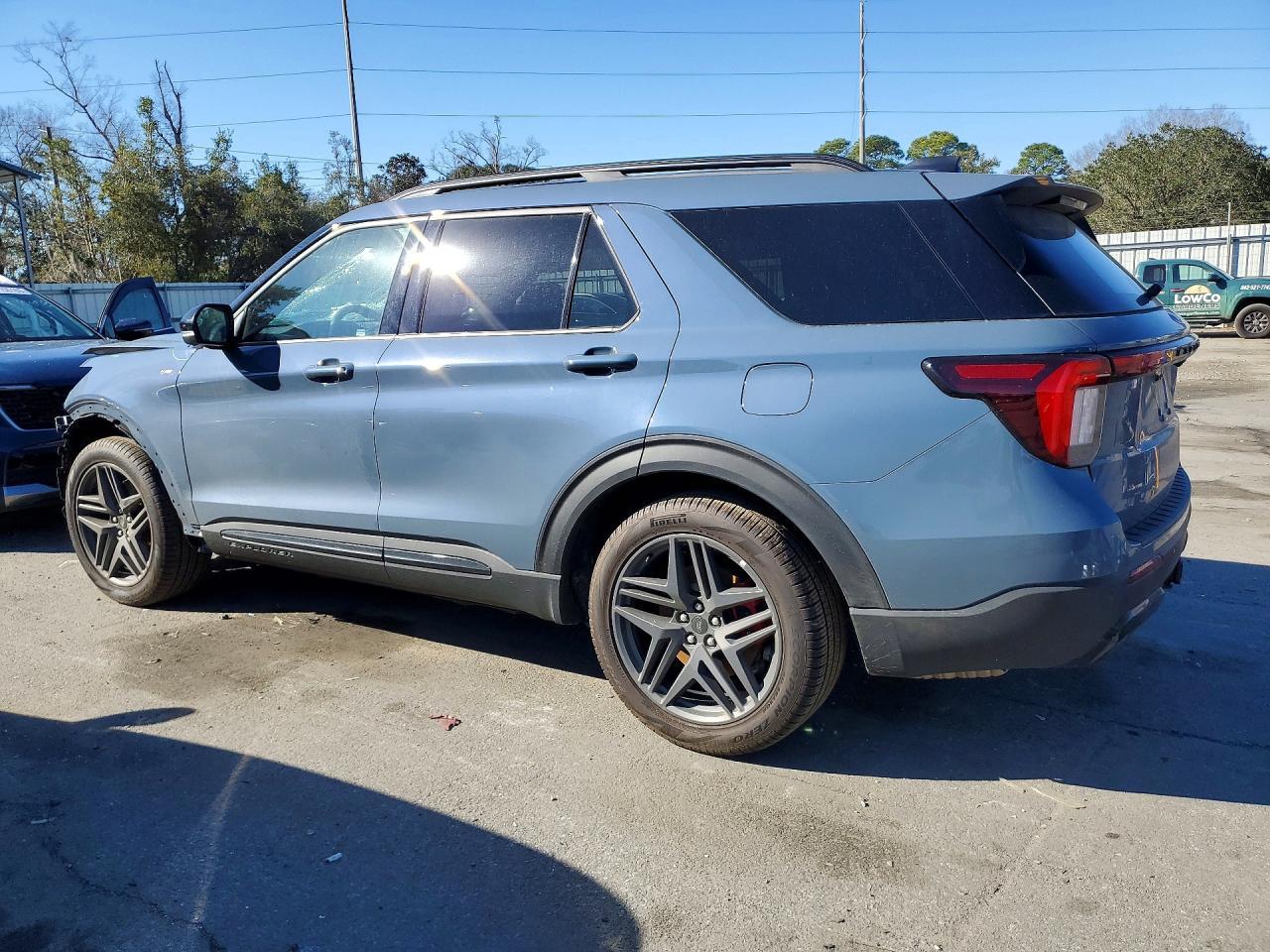 2025 Ford Explorer St-Line - Image 2