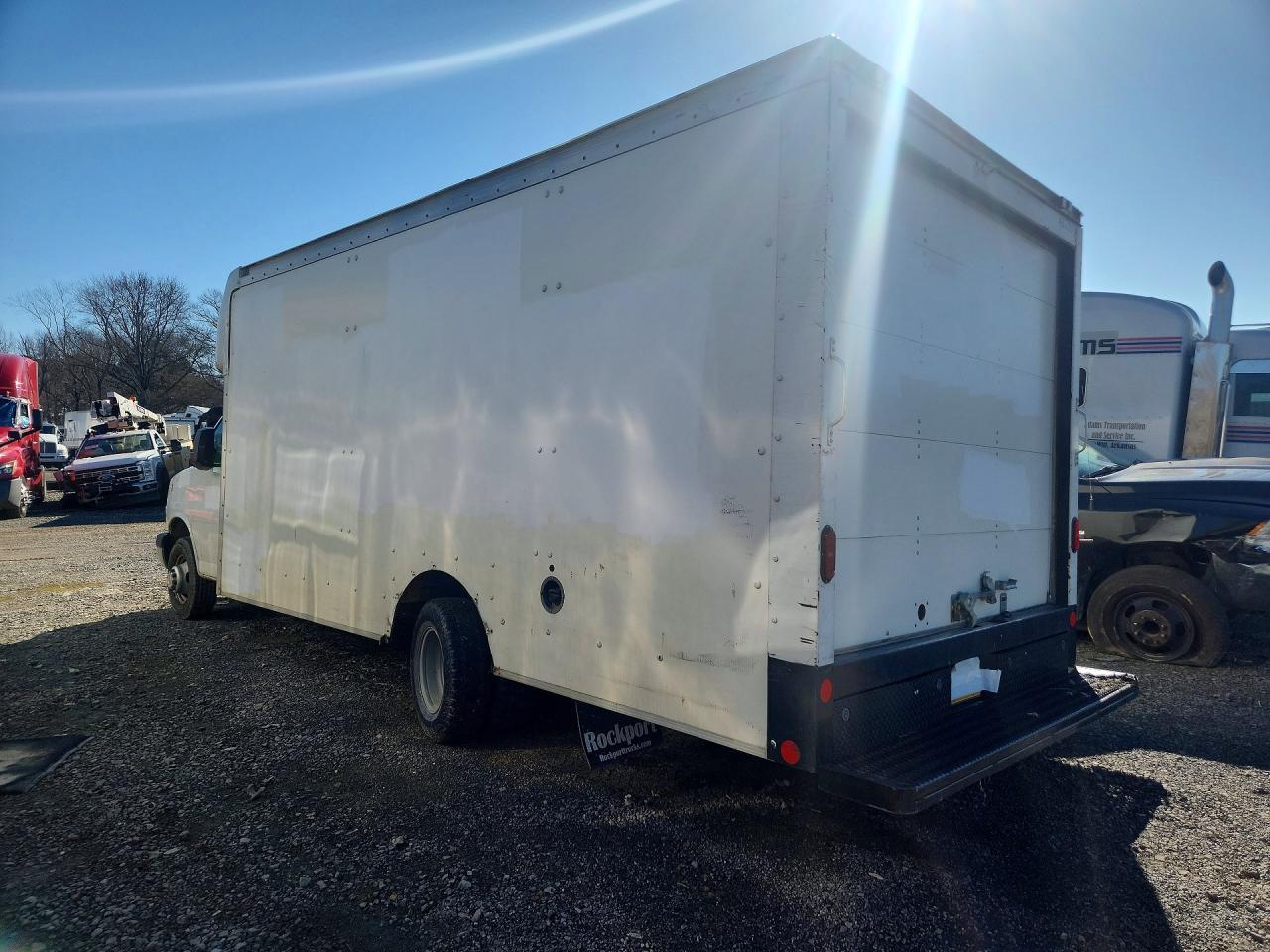 2021 Chevrolet Express Delivery Truck - Фото 2