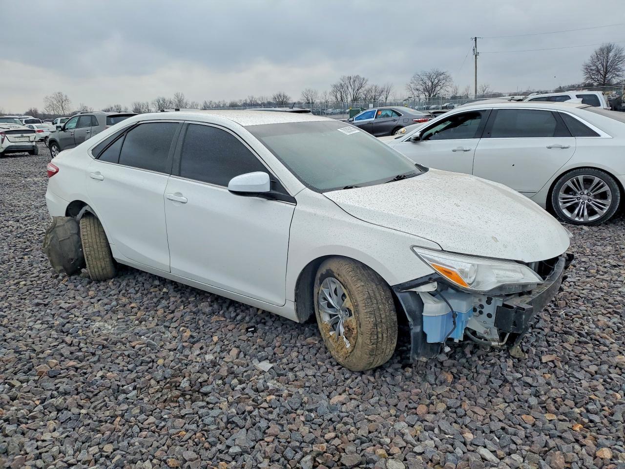 2015 Toyota Camry Le - Фото 4