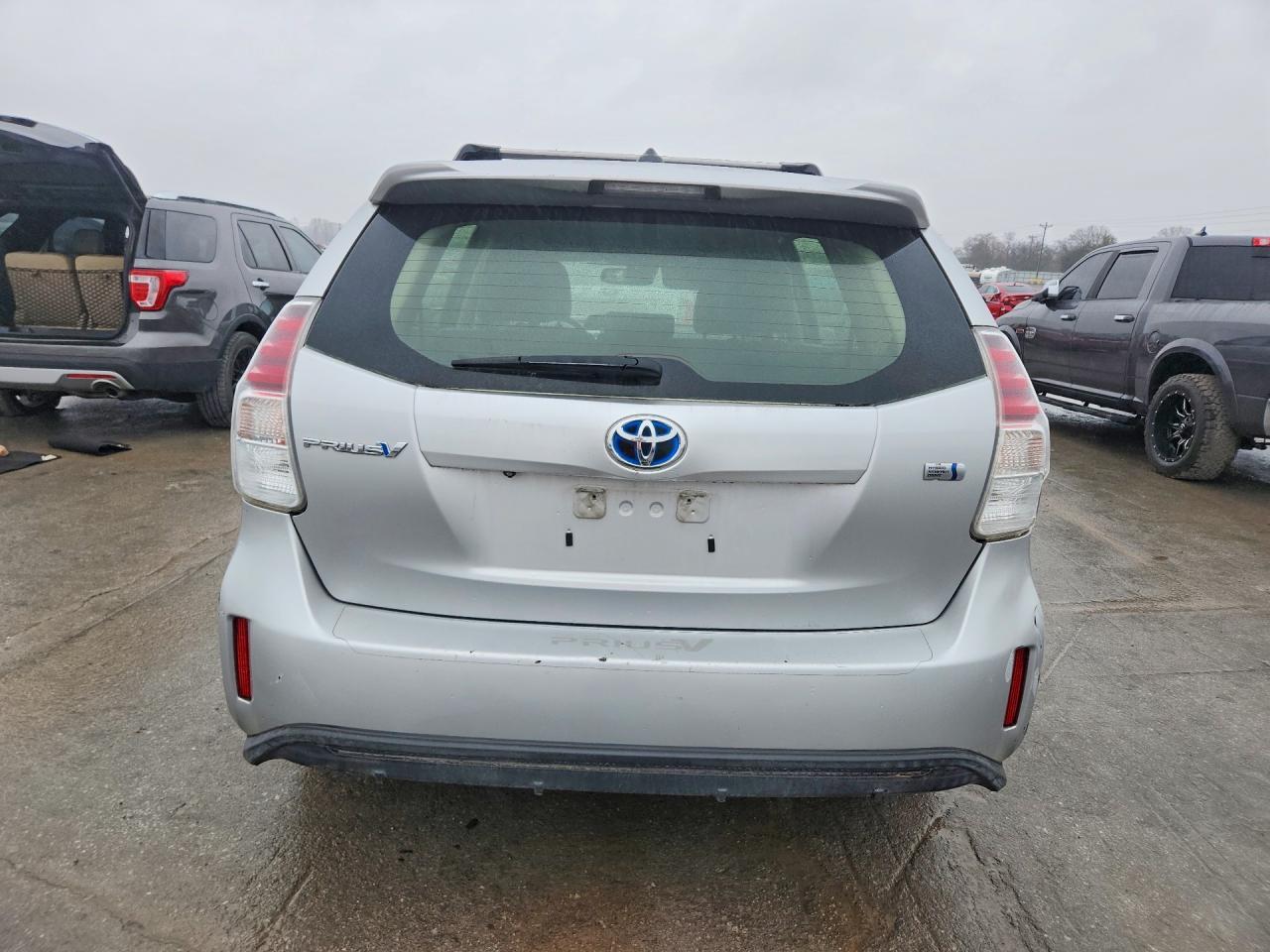 2015 Toyota Prius V - Image 6