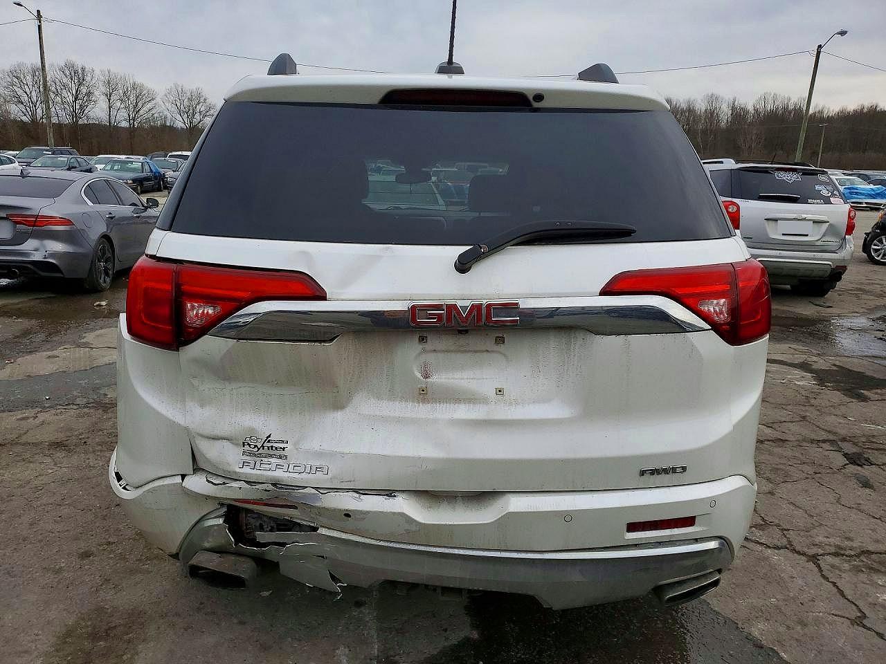 2017 GMC Acadia Denali - Фото 6
