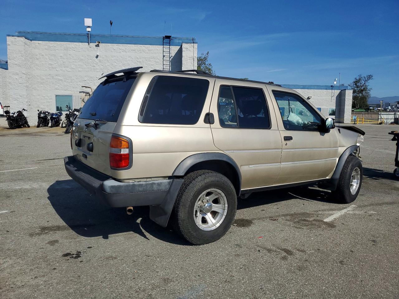 1997 Nissan Pathfinder Xe - Фото 3