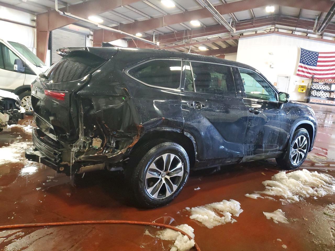 2022 Toyota Highlander Xle - Image 3