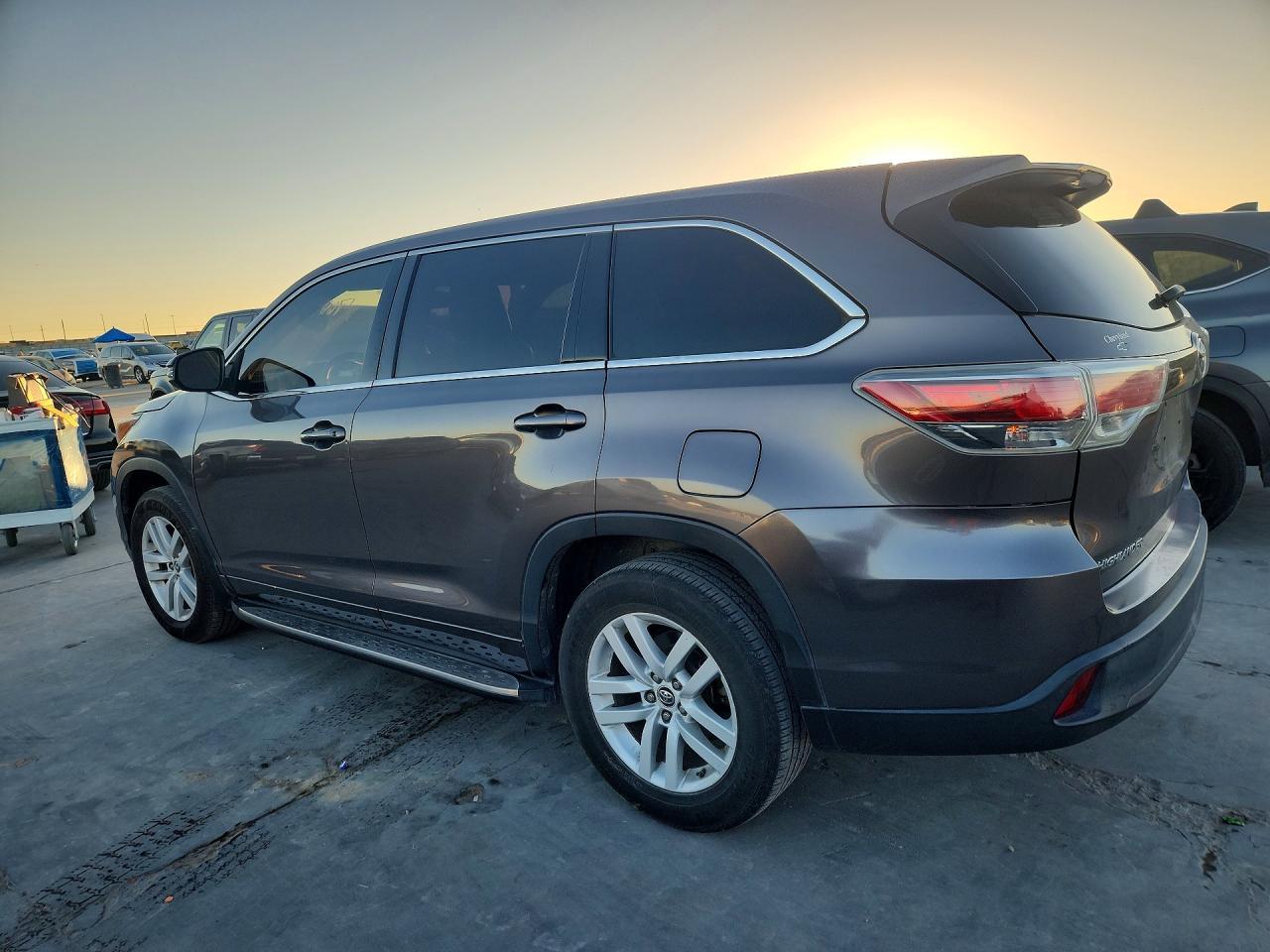 2016 Toyota Highlander Le - Фото 2