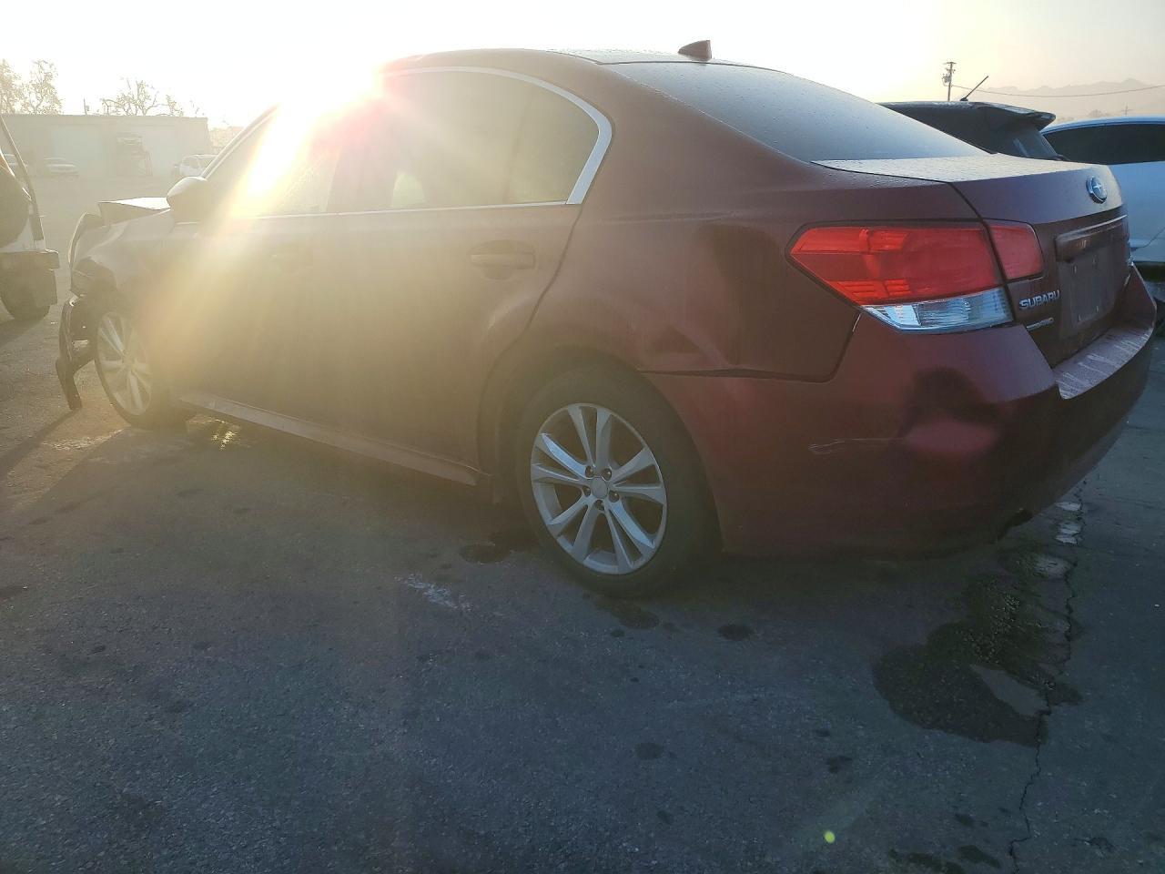 2014 Subaru Legacy 2.5I Premium - Фото 2
