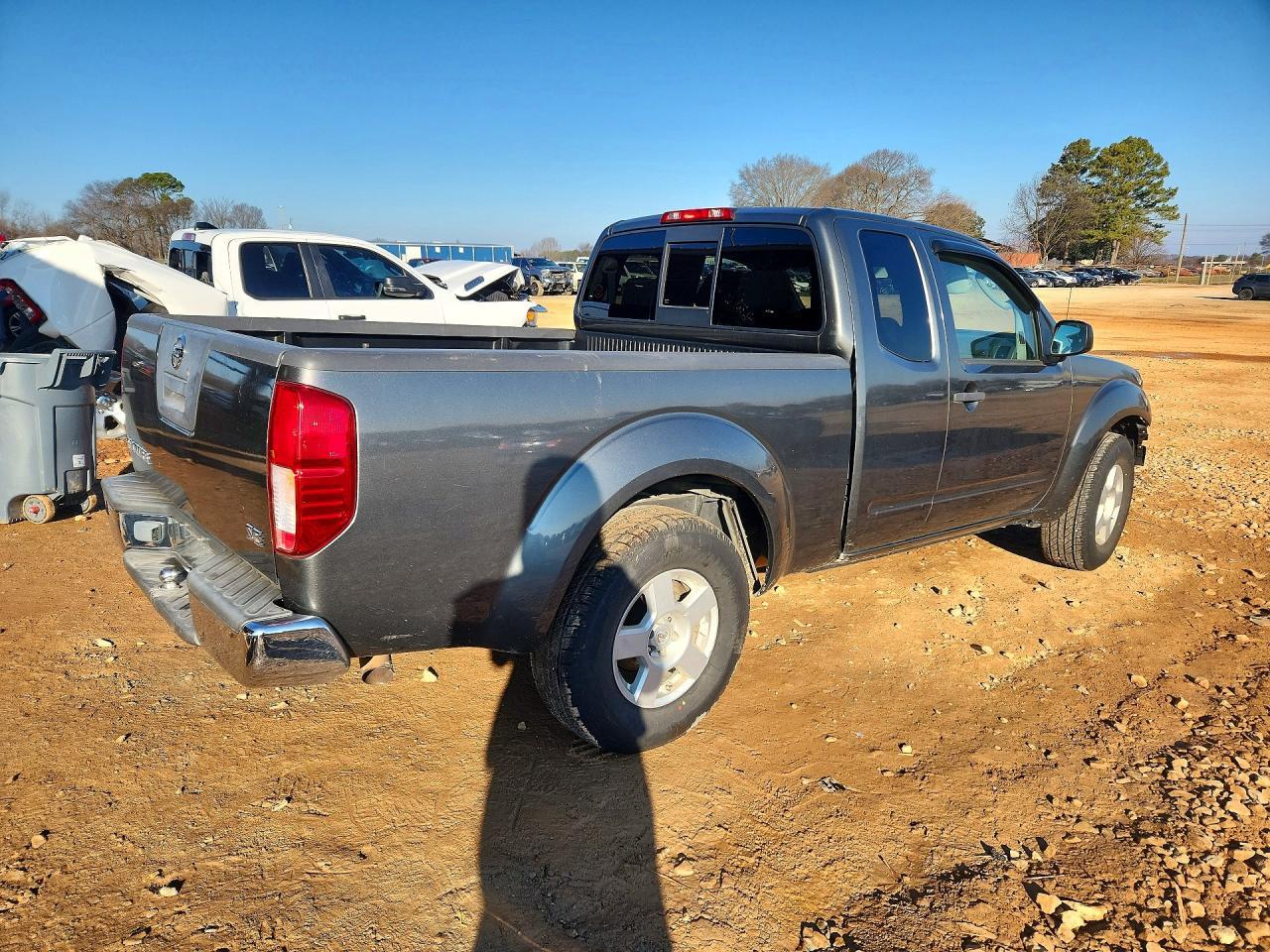 2005 Nissan Frontier Se - Фото 3