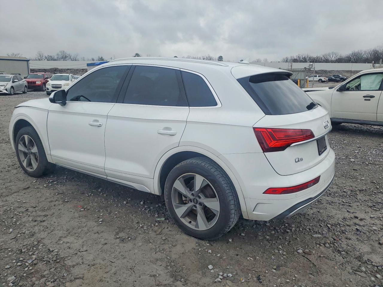 2023 Audi Q5 Premium Plus 40 - Image 2
