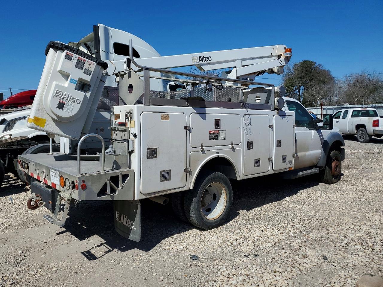 2015 Ford F450 Super Duty Bucket Truck - Image 3