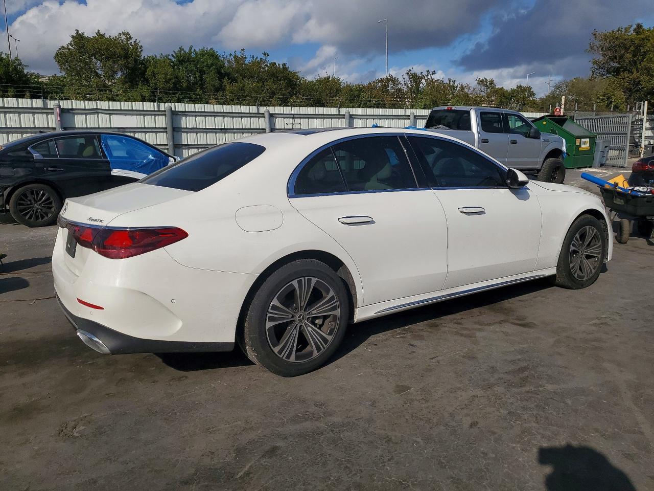 2024 Mercedes-Benz E 350 4Matic - Фото 3
