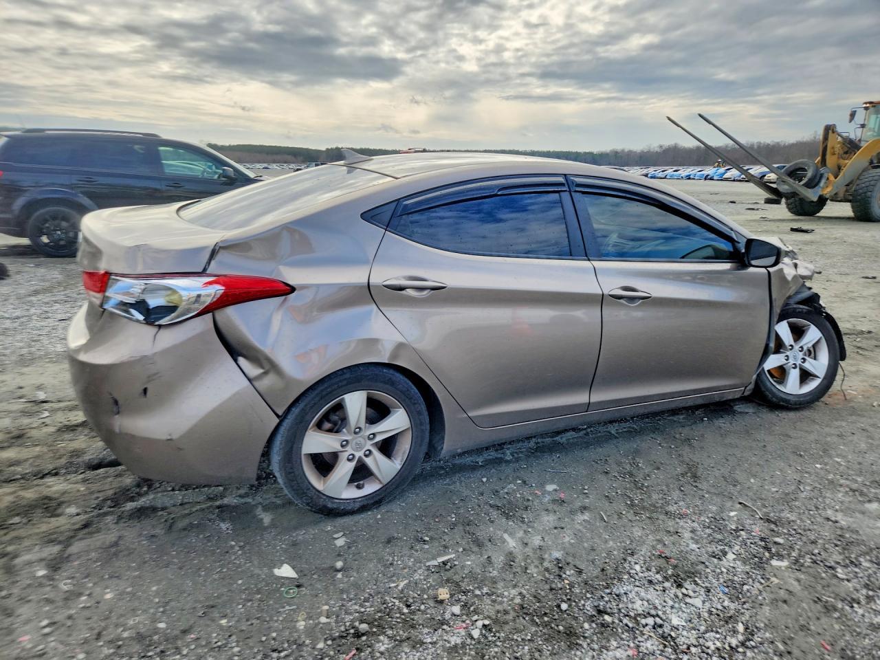 2013 Hyundai Elantra - Фото 3