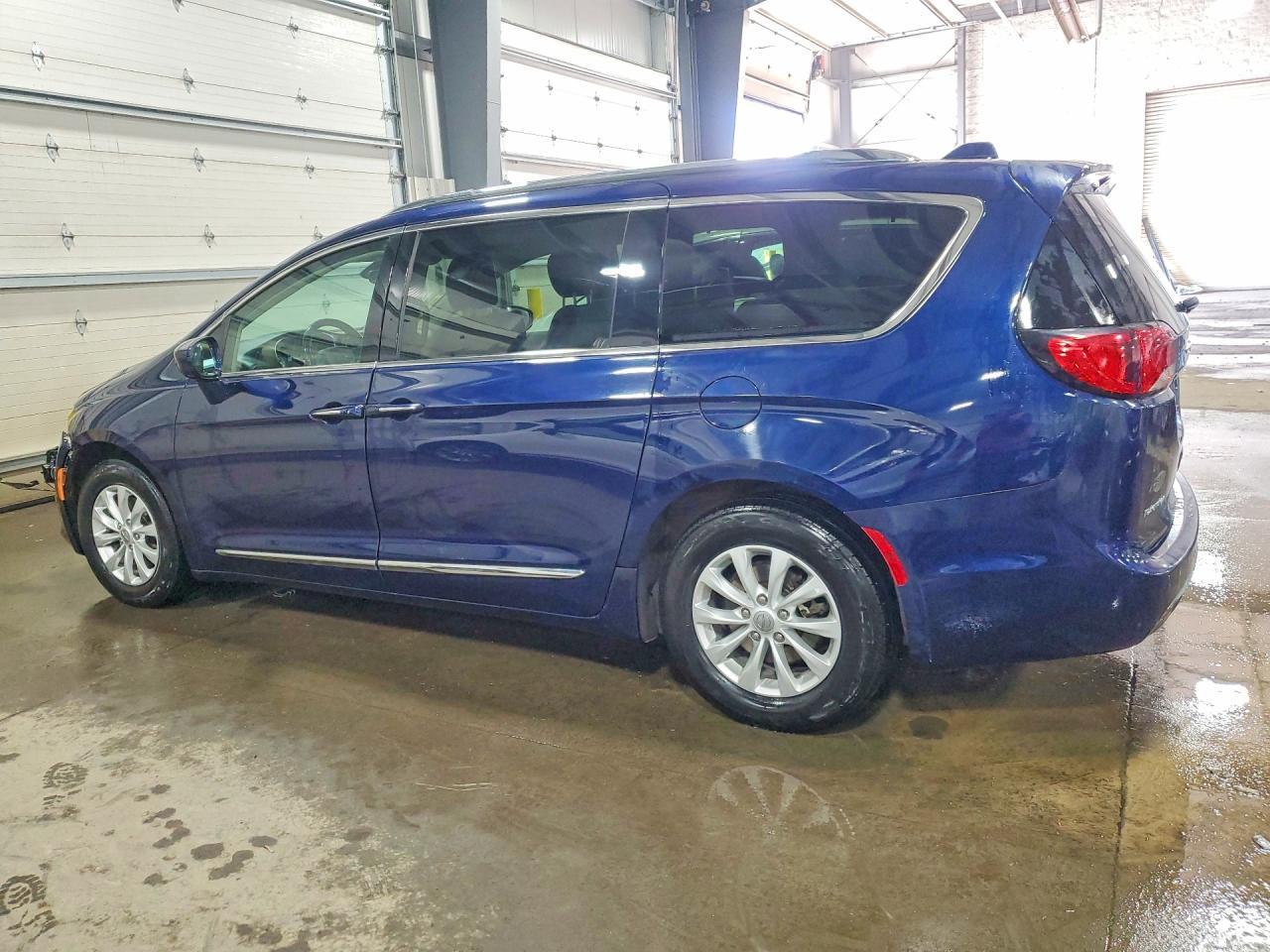 2019 Chrysler Pacifica Touring L - Фото 2