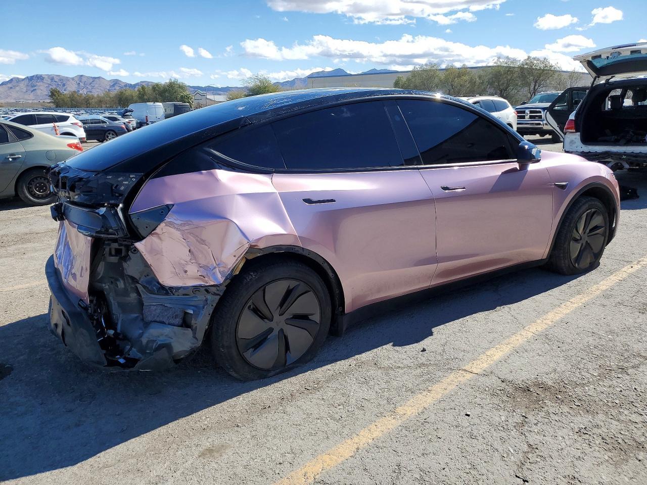 2026 Tesla Model Y - Фото 3