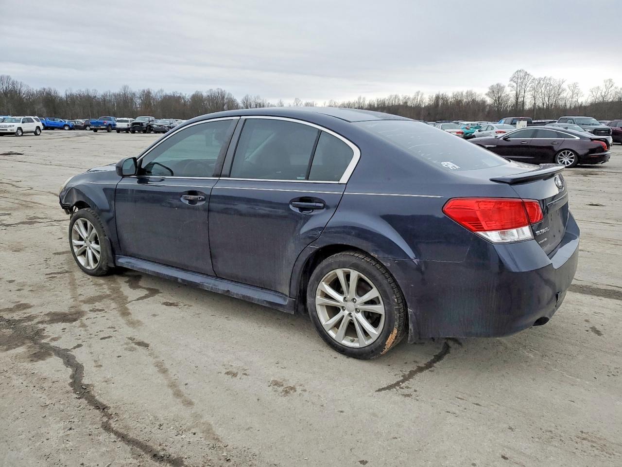 2013 Subaru Legacy 2.5I Premium - Фото 2