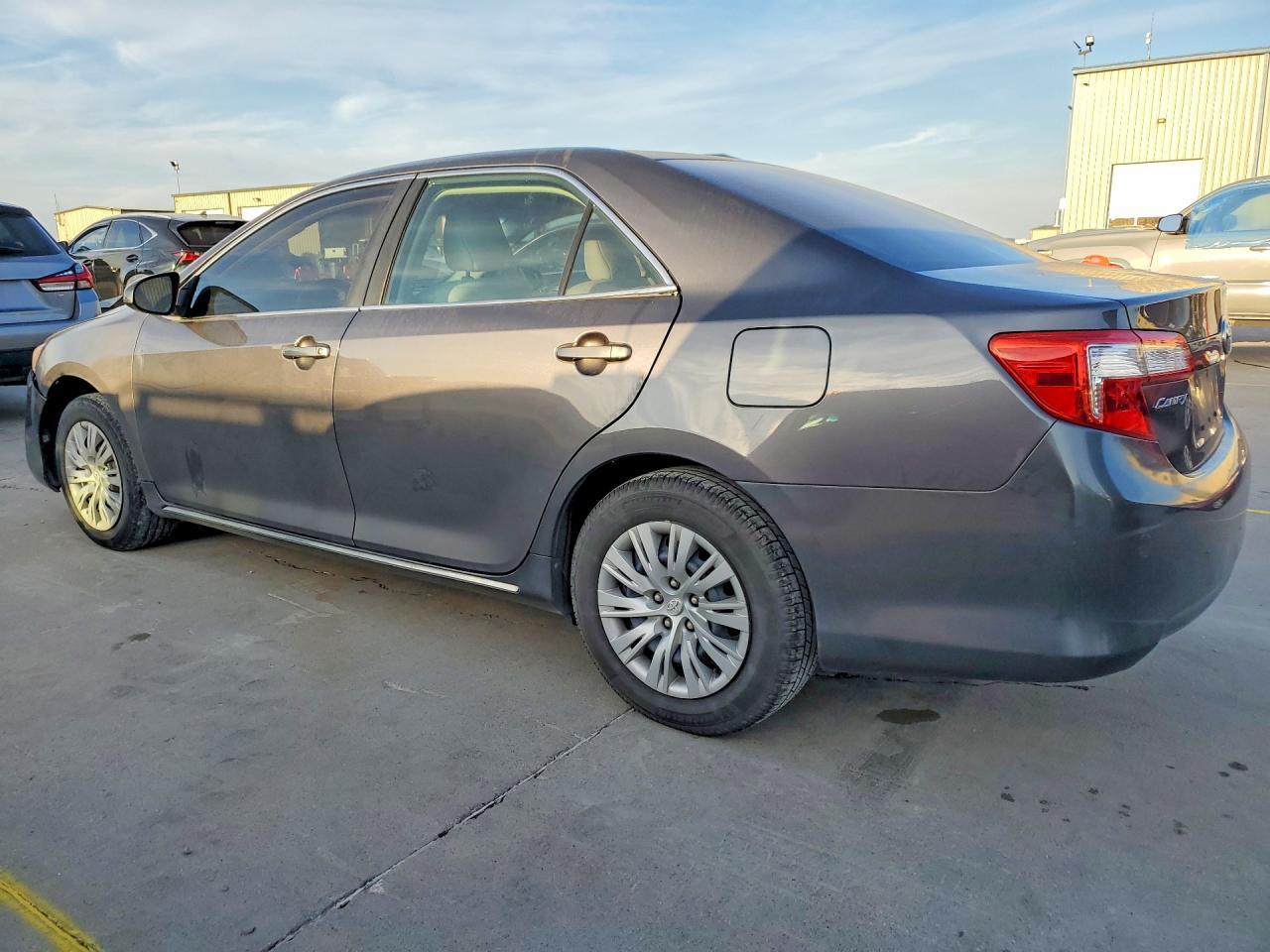 2013 Toyota Camry Hybrid - Фото 2