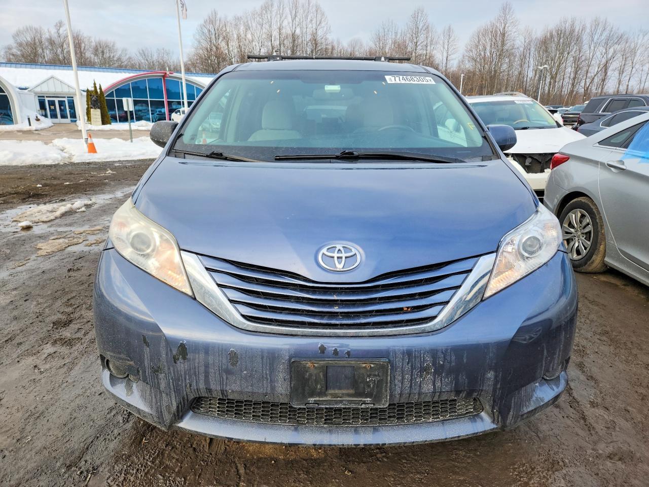 2016 Toyota Sienna Le 8-Passenger - Фото 5