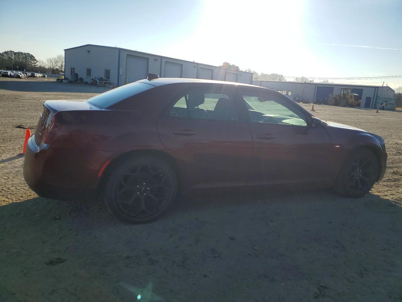 2019 Chrysler 300 Touring - Фото 3