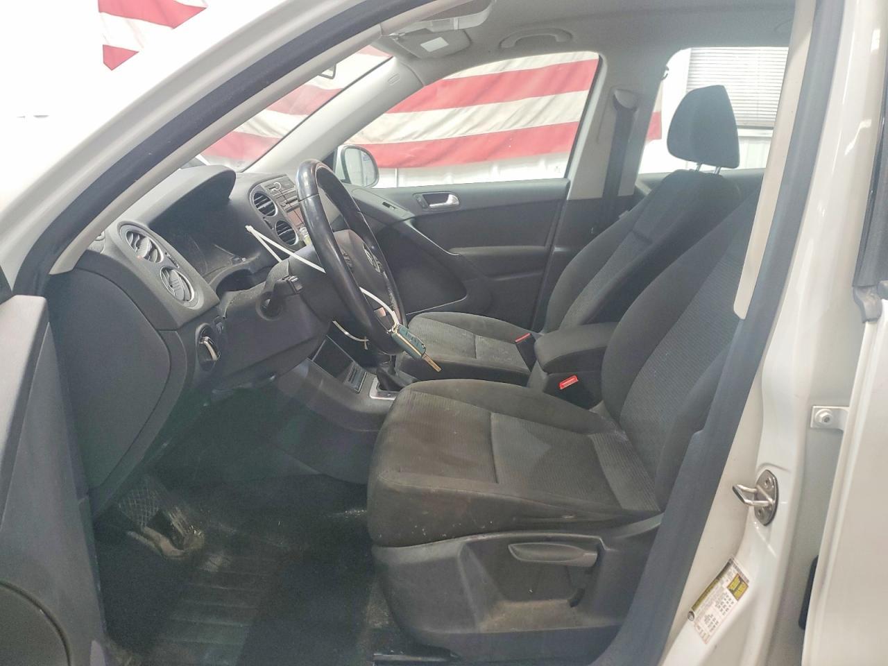 2014 Volkswagen Tiguan S - Фото 7