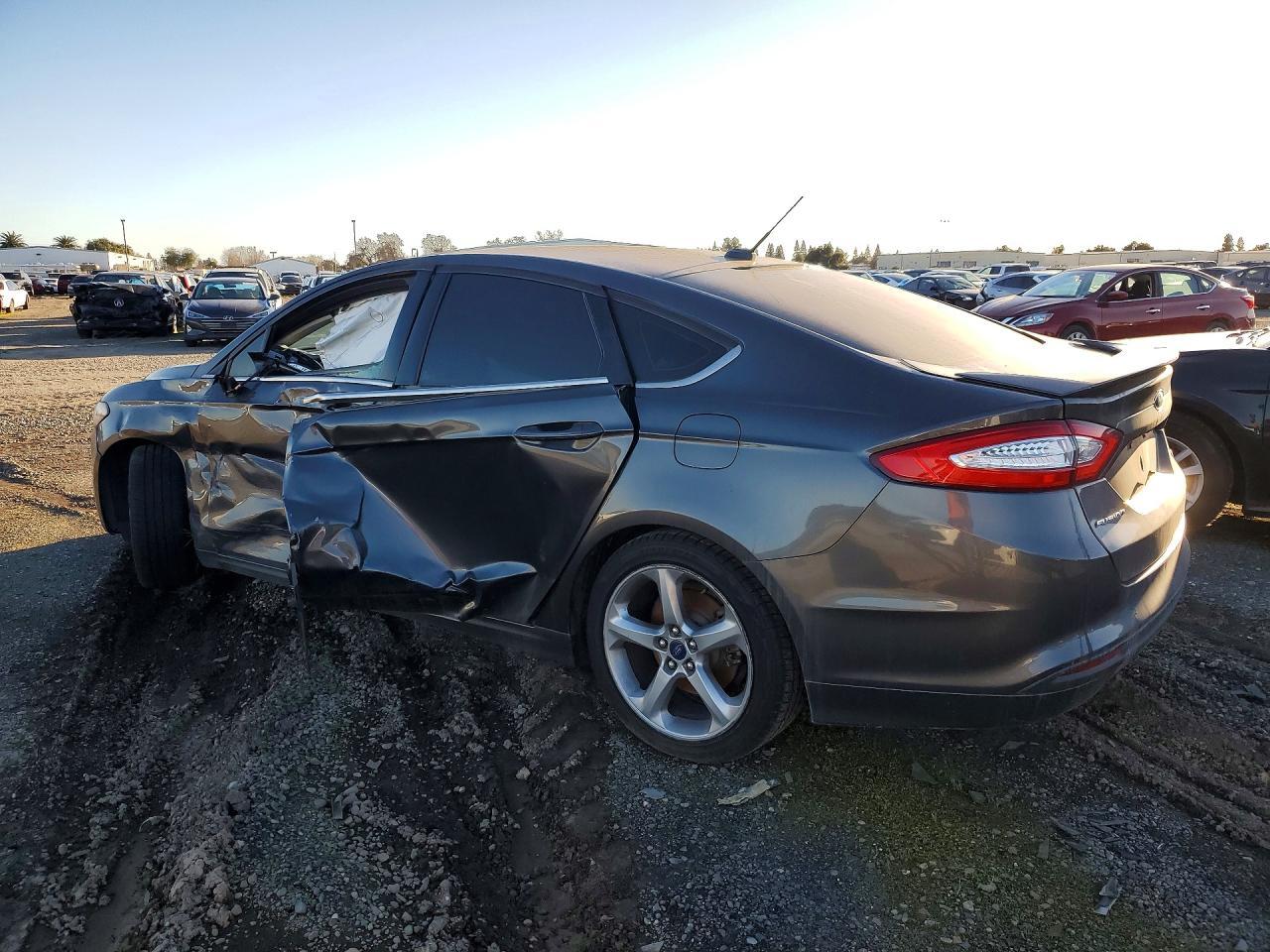 2015 Ford Fusion Se - Фото 2