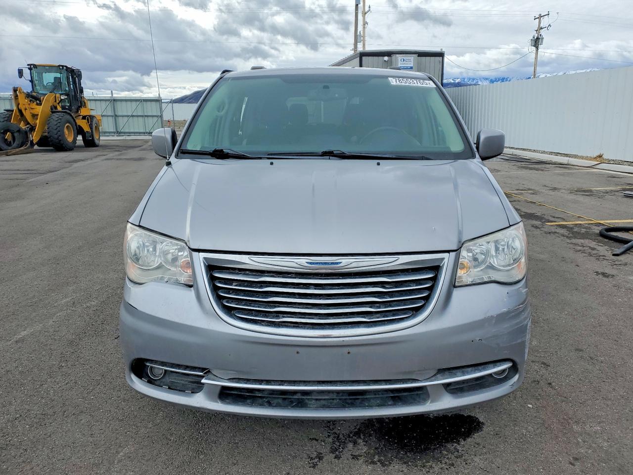2016 Chrysler Town & Country Touring - Image 5