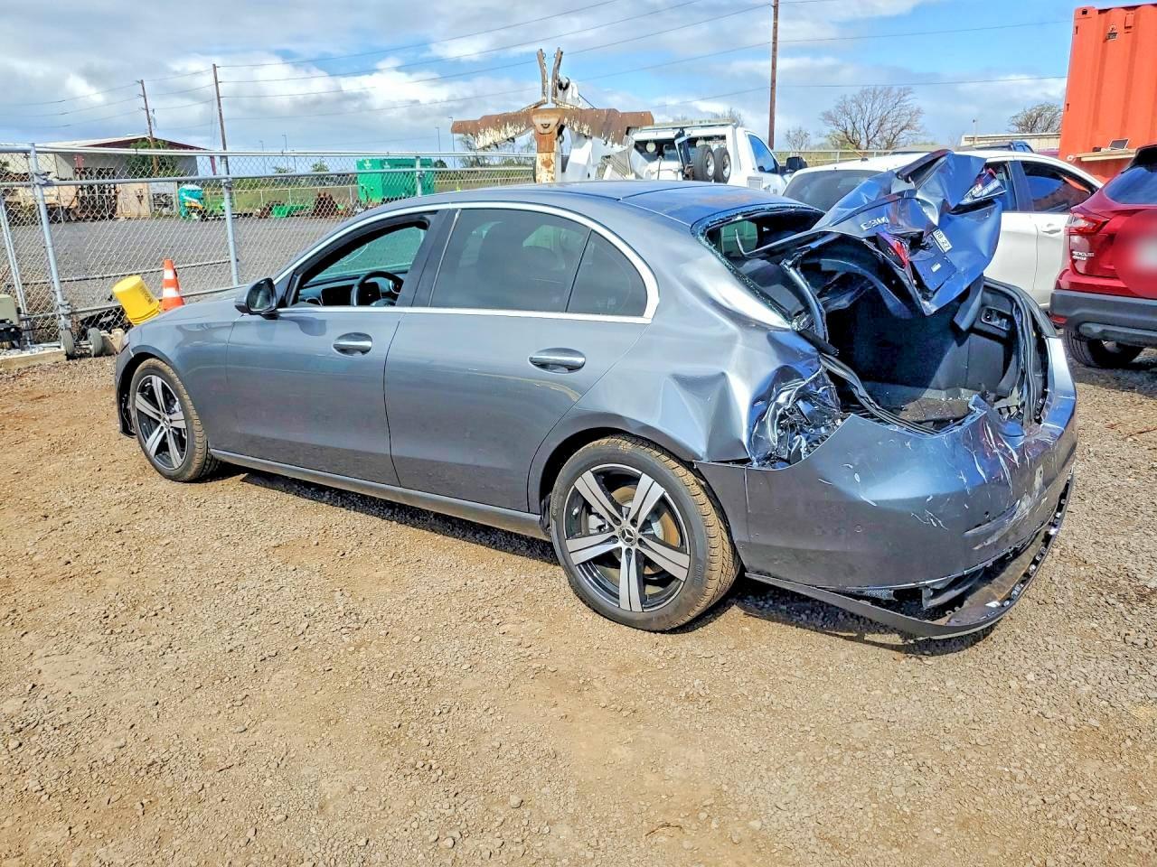 2025 Mercedes-Benz C 300 - Фото 2