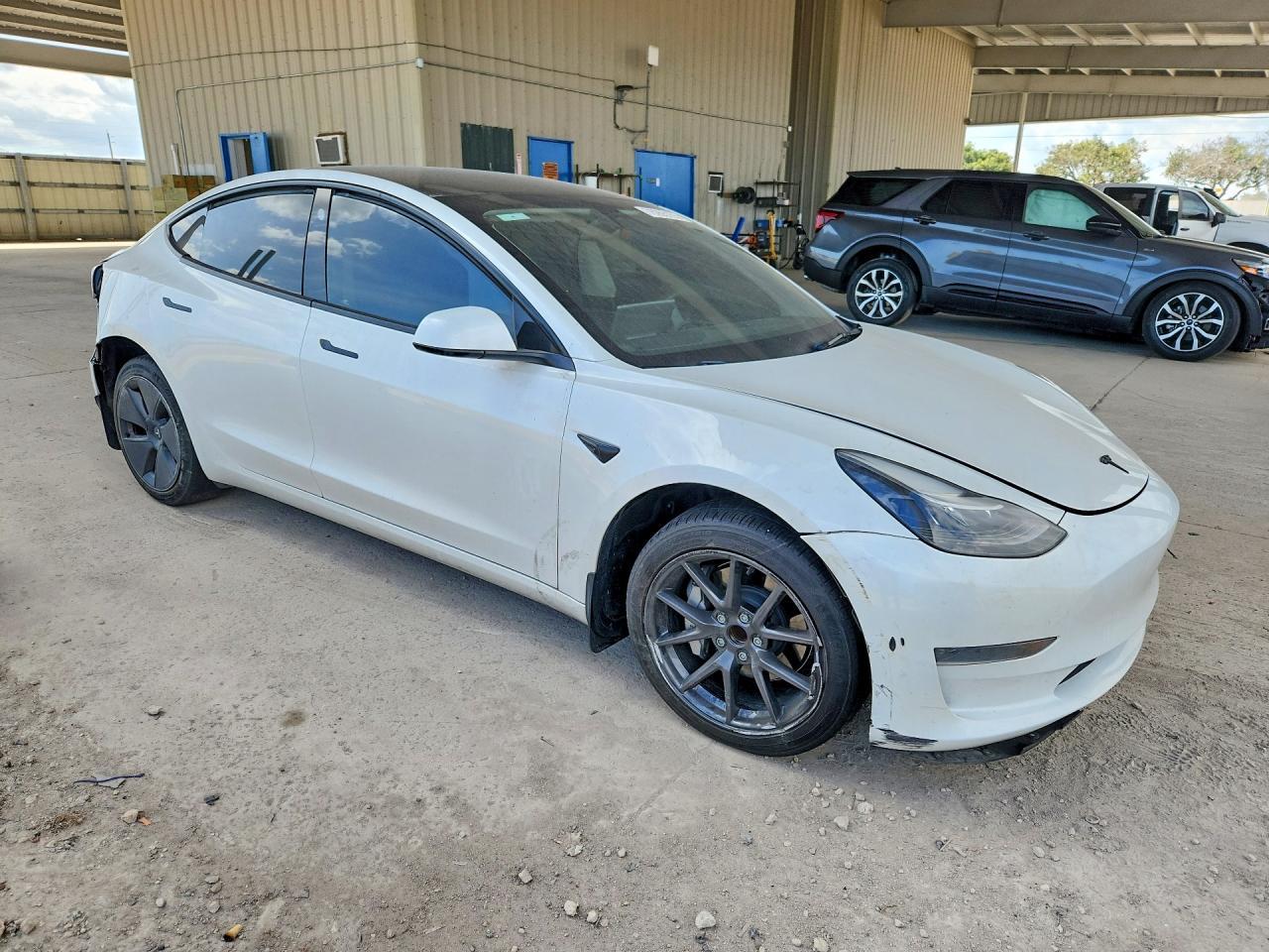 2023 Tesla Model 3 - Image 4