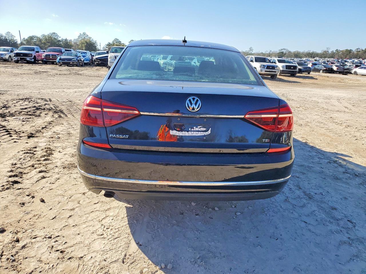 2017 Volkswagen Passat S - Фото 6