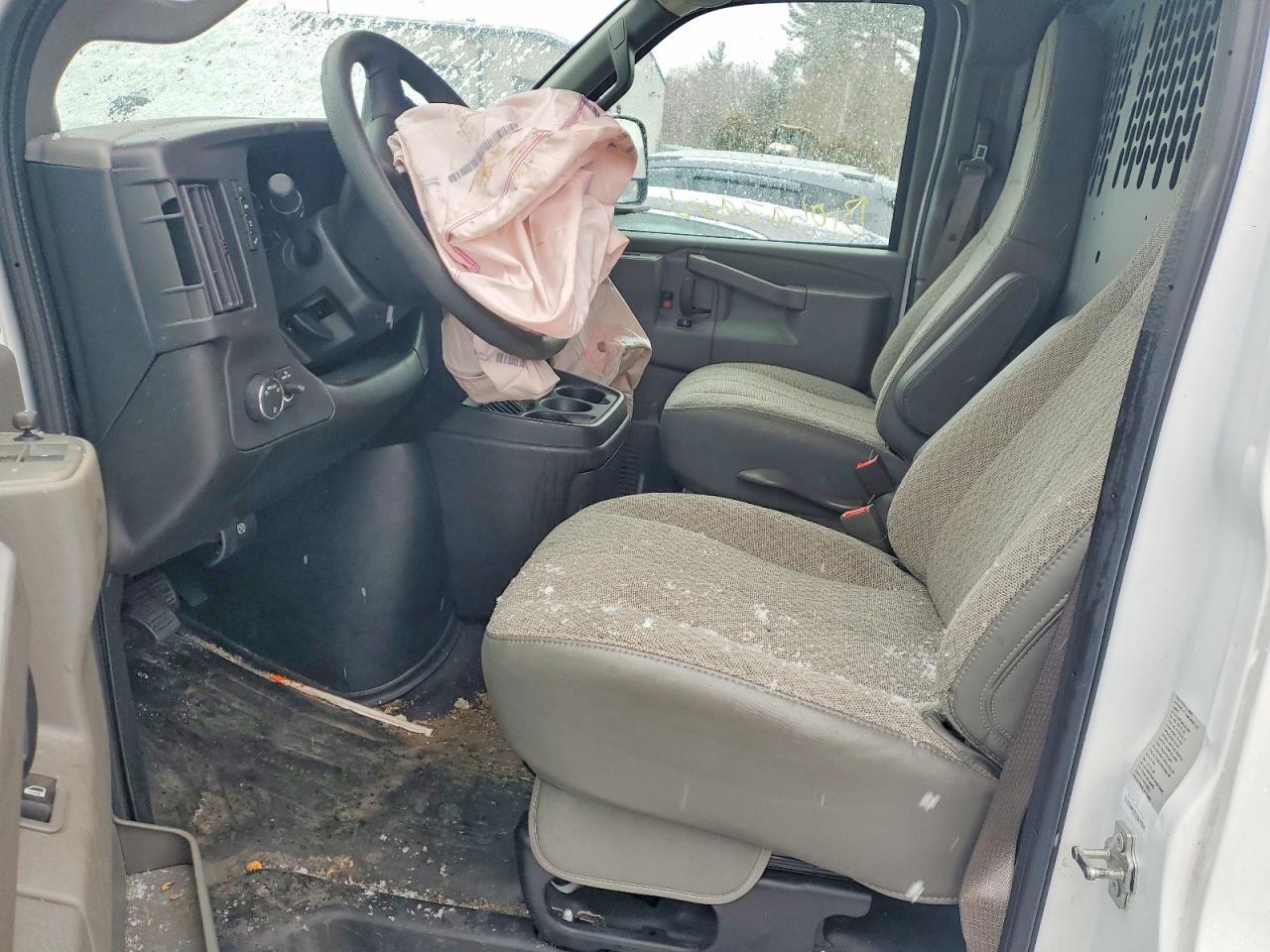 2025 Chevrolet Express G2500 - Image 7