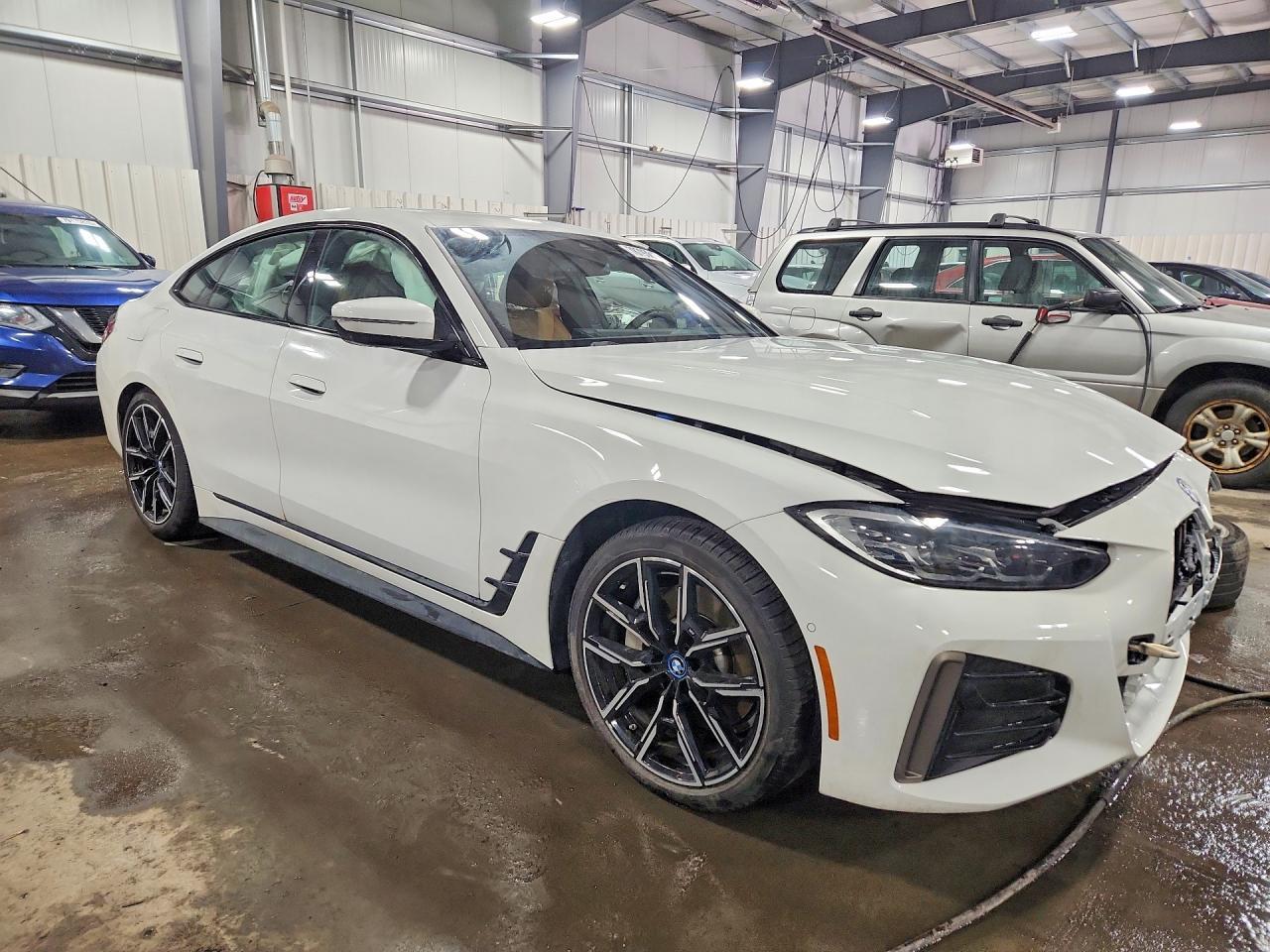 2024 BMW I4 xDrive 40 - Фото 4