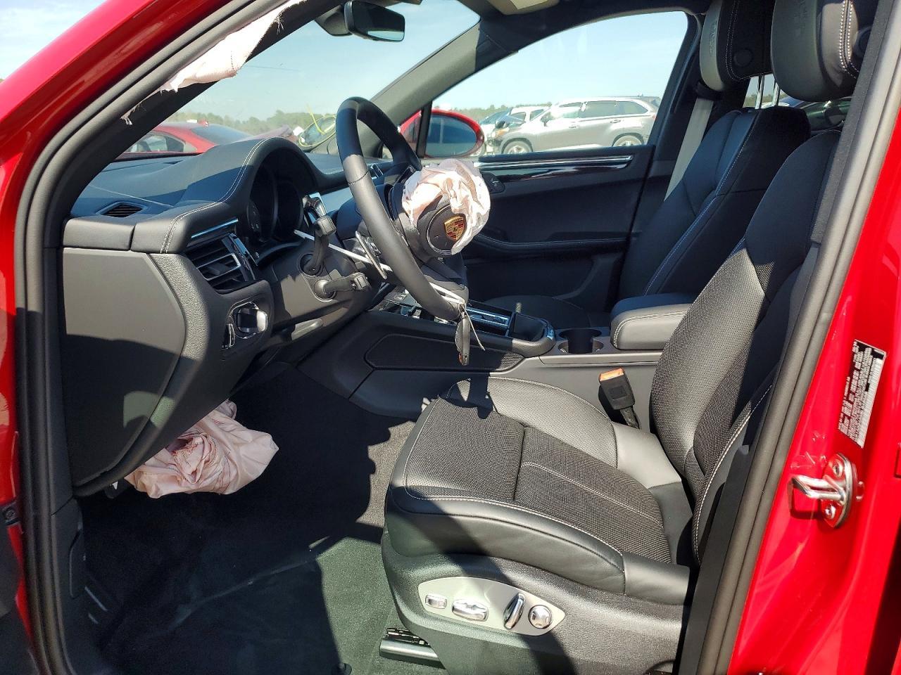 2025 Porsche Macan S - Image 7