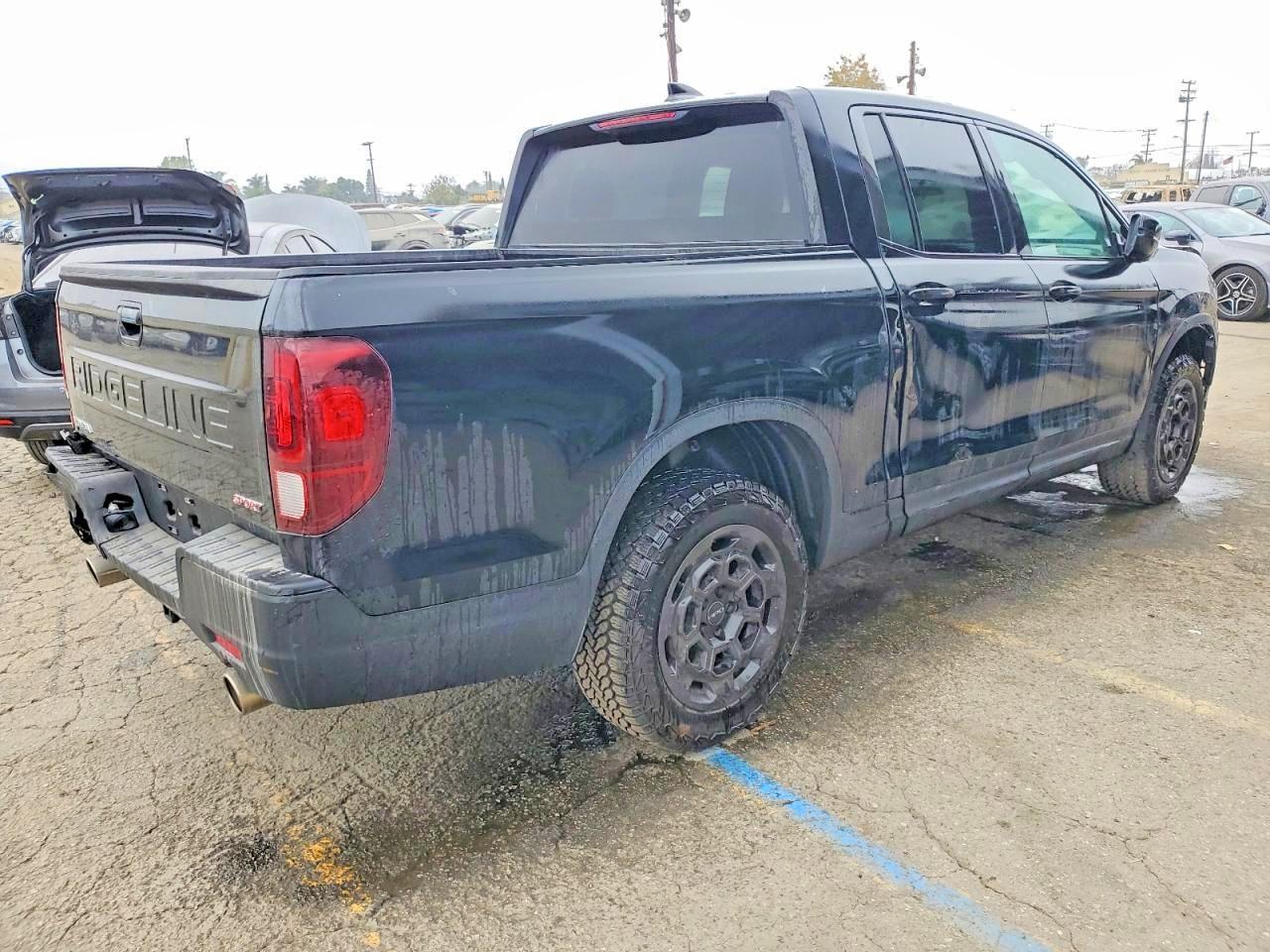 2025 Honda Ridgeline Sport - Image 3