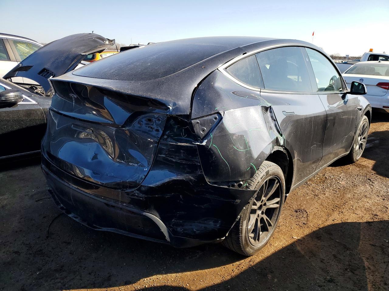2024 Tesla Model Y - Фото 3