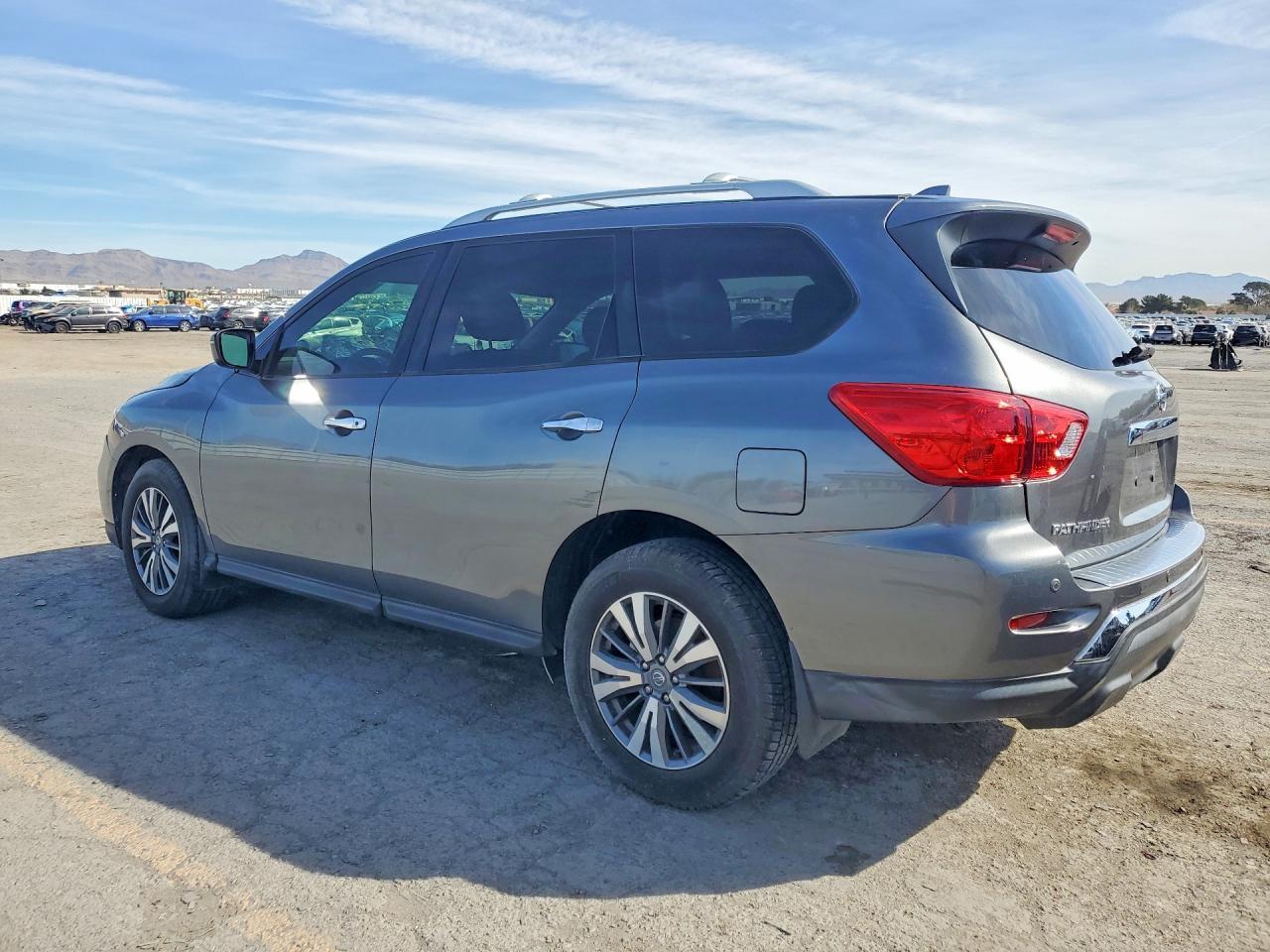 2020 Nissan Pathfinder S - Image 2