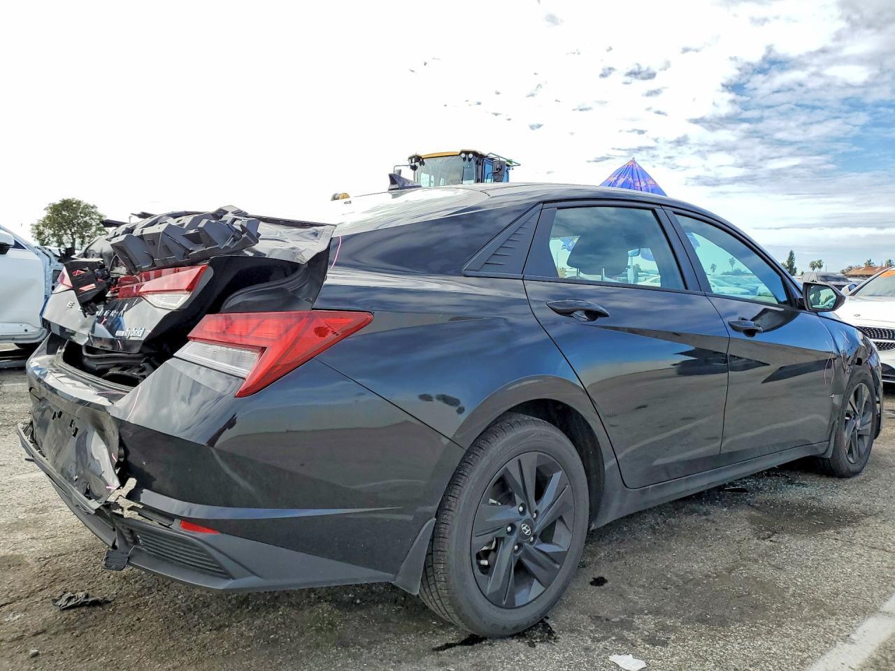 2023 Hyundai Elantra Blue - Фото 3