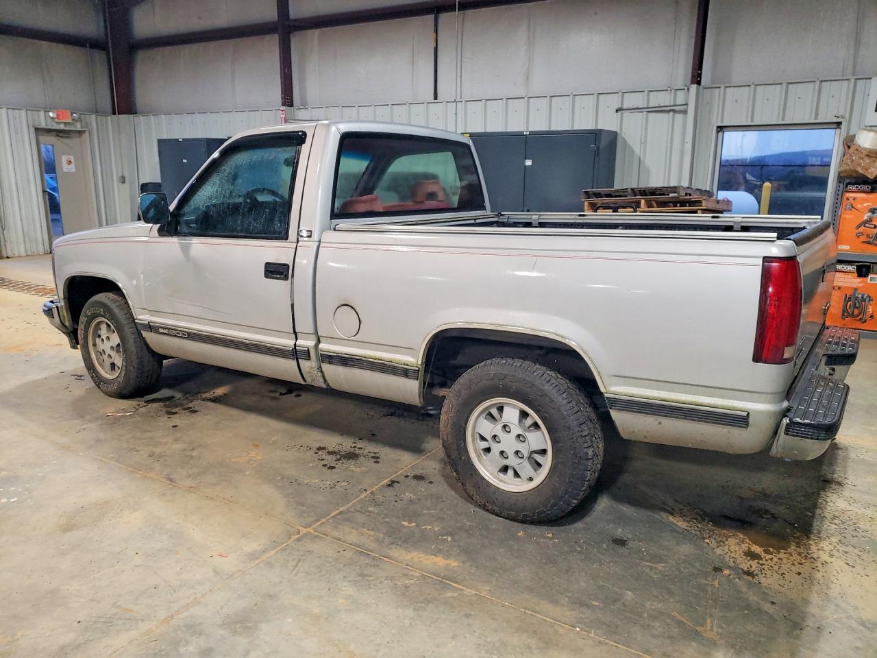 1993 GMC Sierra C1500 - Image 2