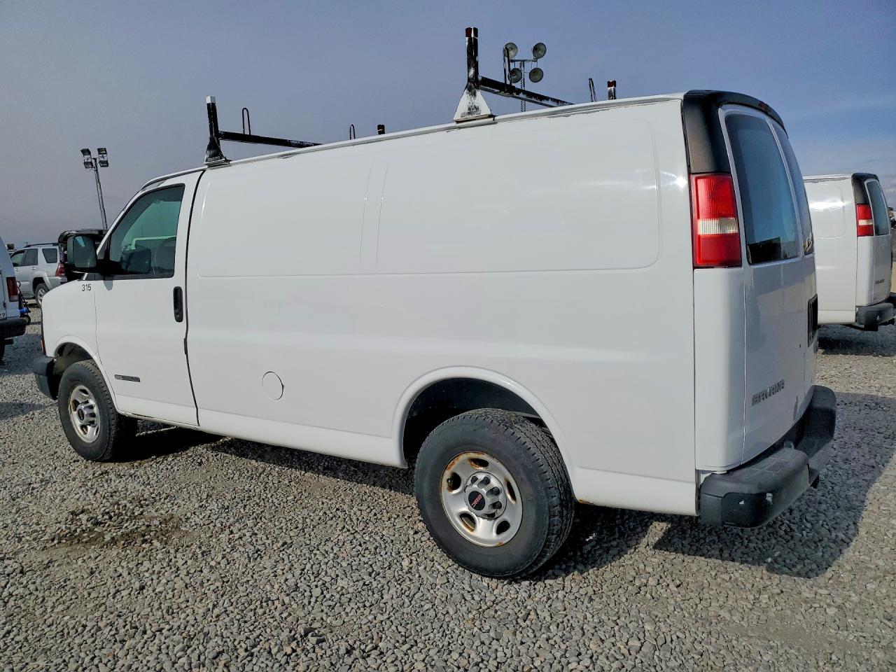 2005 GMC Savana G2500 - Фото 2