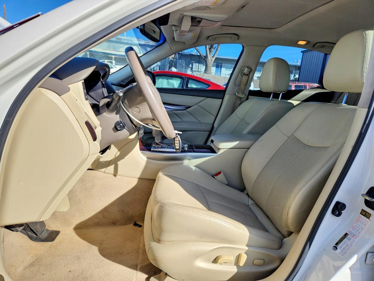 2015 Infiniti Q70 3.7 - Image 7